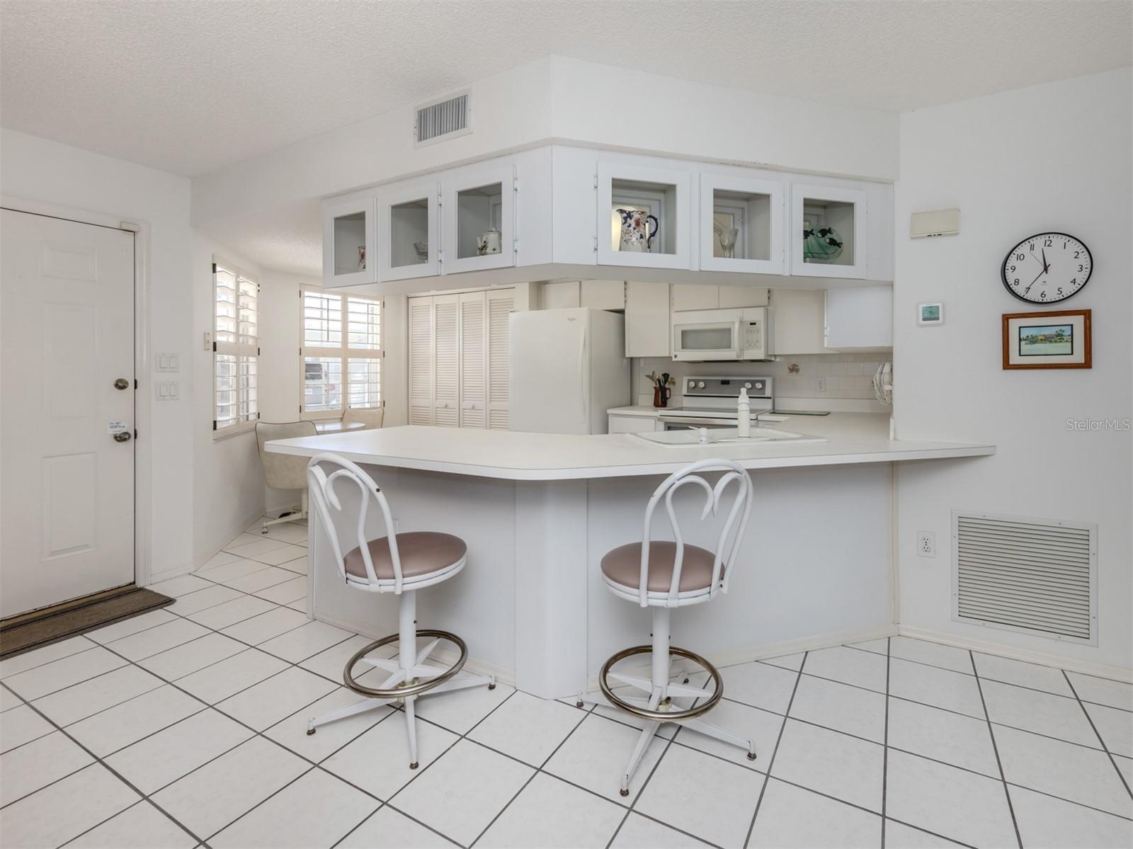 Image 6 of 52 For 528 Venice Avenue 1
