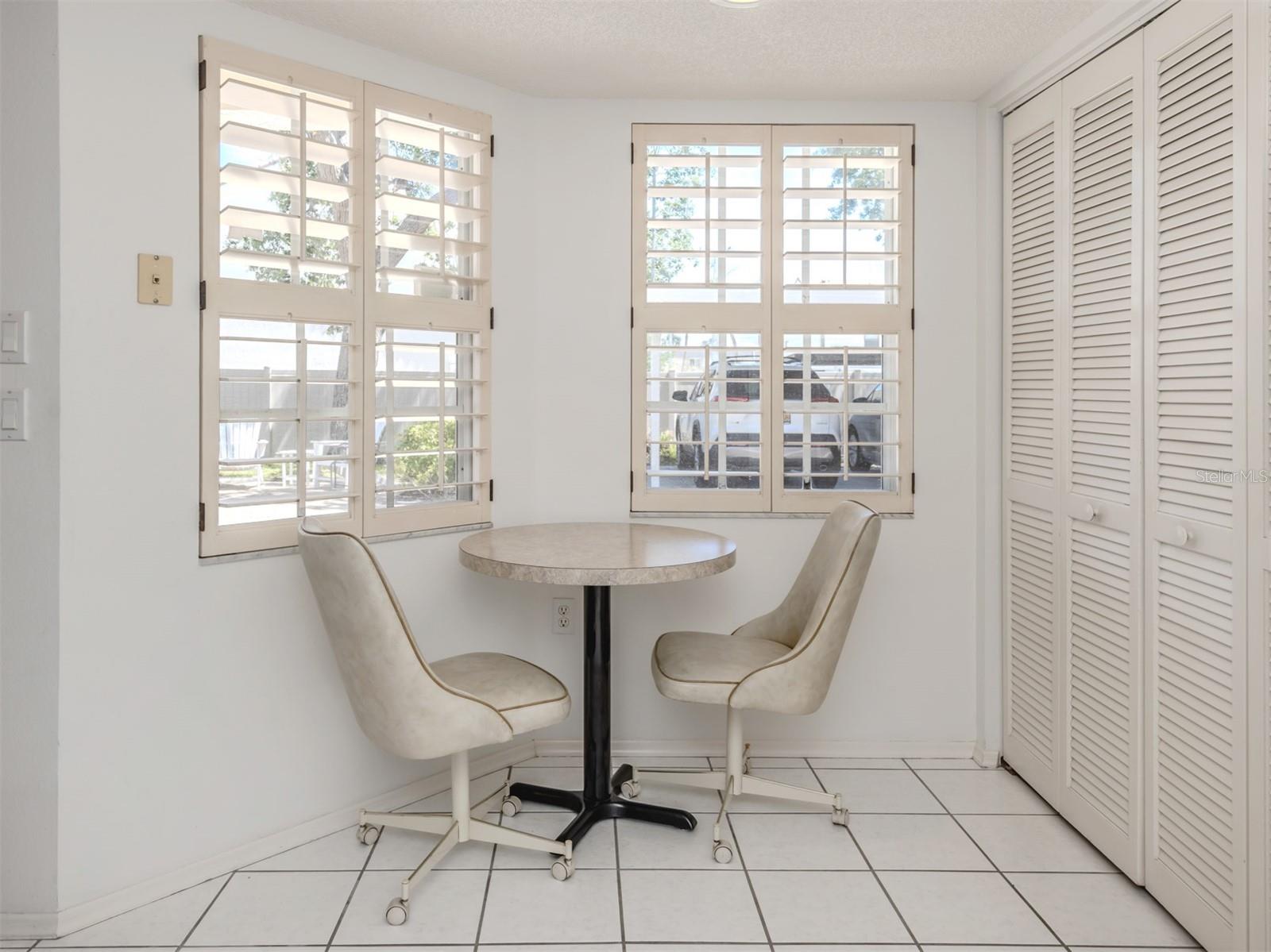 Image 7 of 52 For 528 Venice Avenue 1