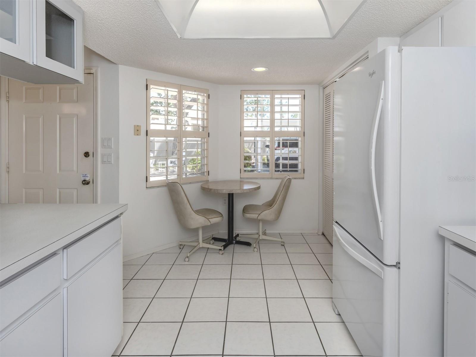 Image 8 of 52 For 528 Venice Avenue 1