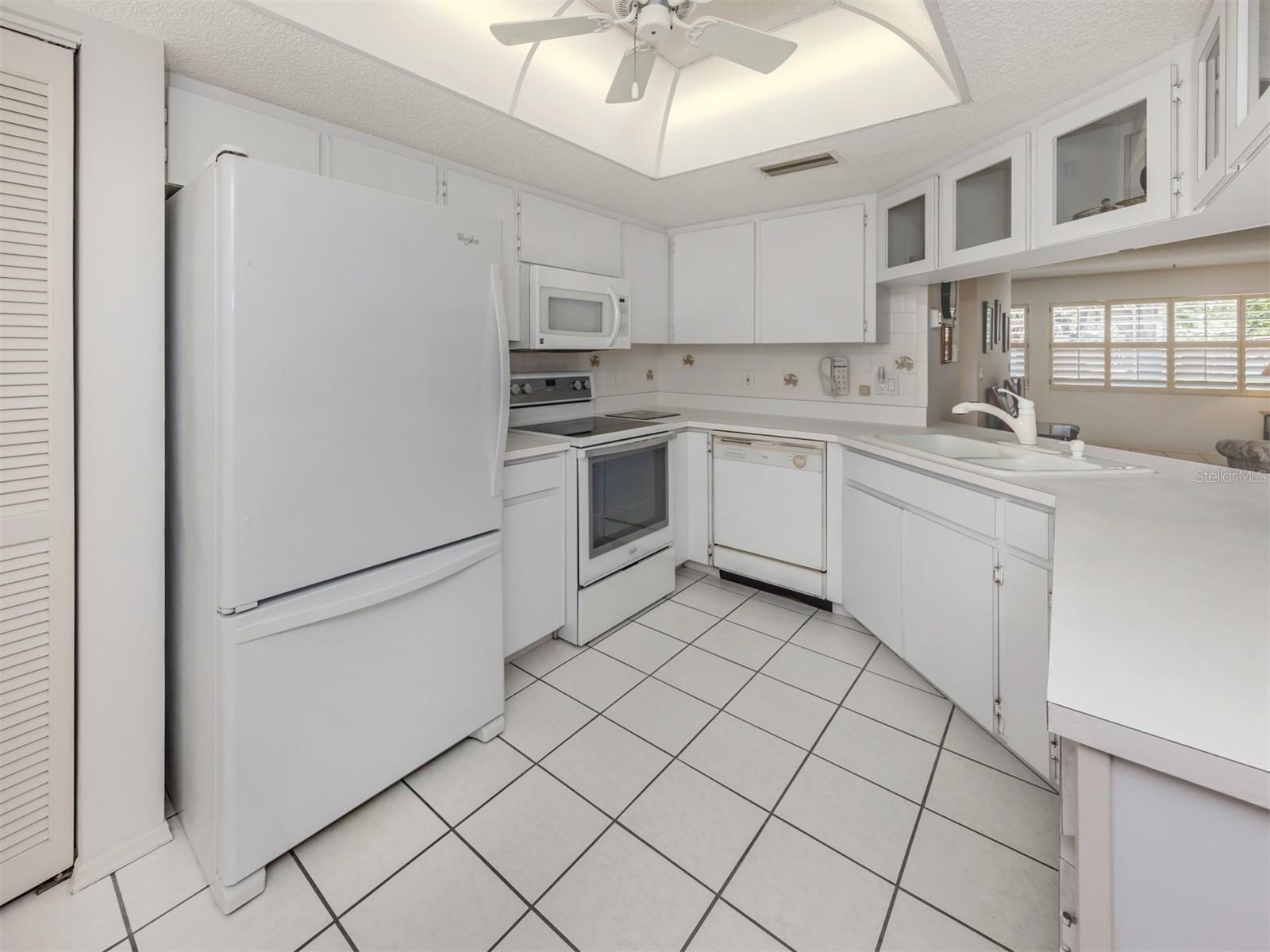 Image 9 of 52 For 528 Venice Avenue 1