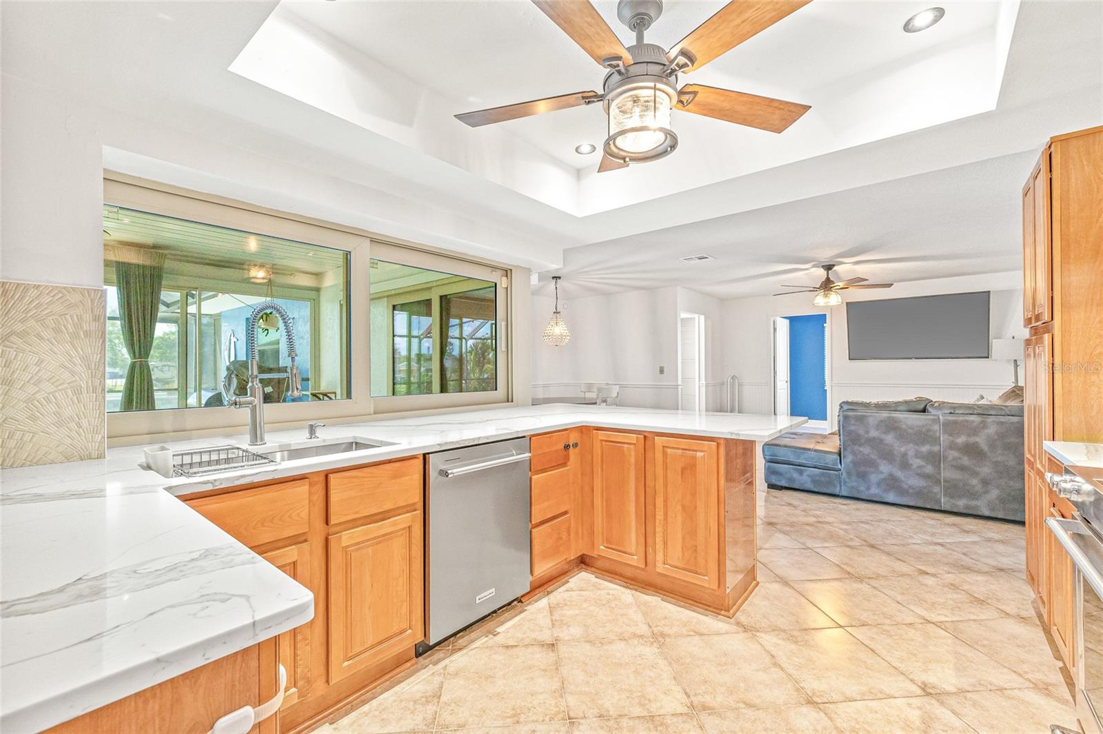 Listing photo id 12 for 731 Flamingo Drive