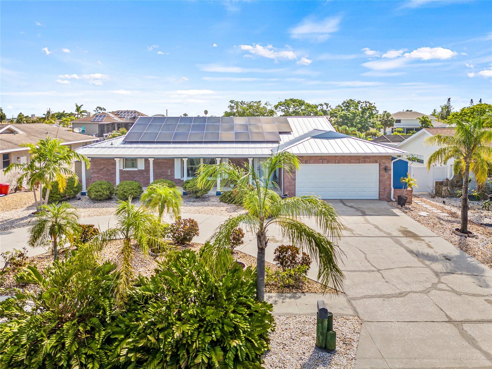 Listing photo id 0 for 731 Flamingo Drive