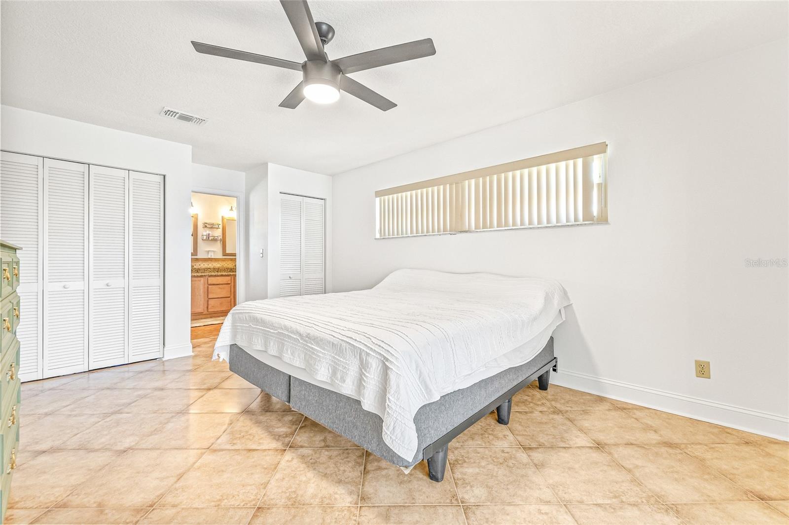 Listing photo id 18 for 731 Flamingo Drive