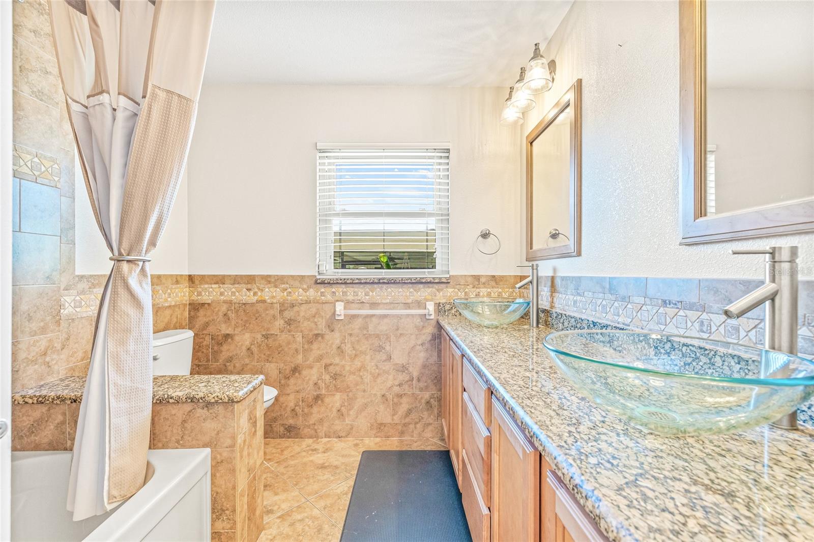 Listing photo id 22 for 731 Flamingo Drive