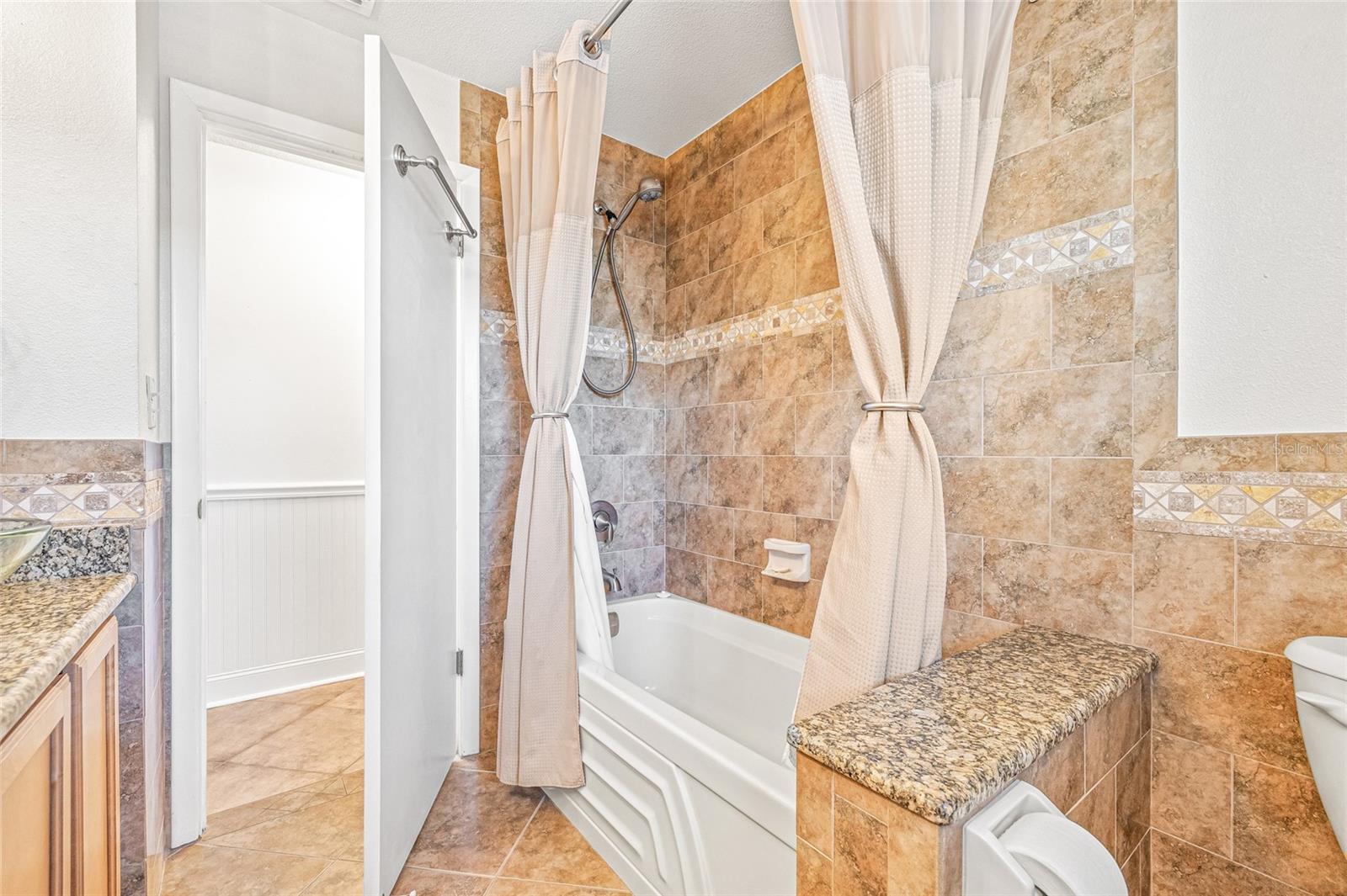 Listing photo id 23 for 731 Flamingo Drive