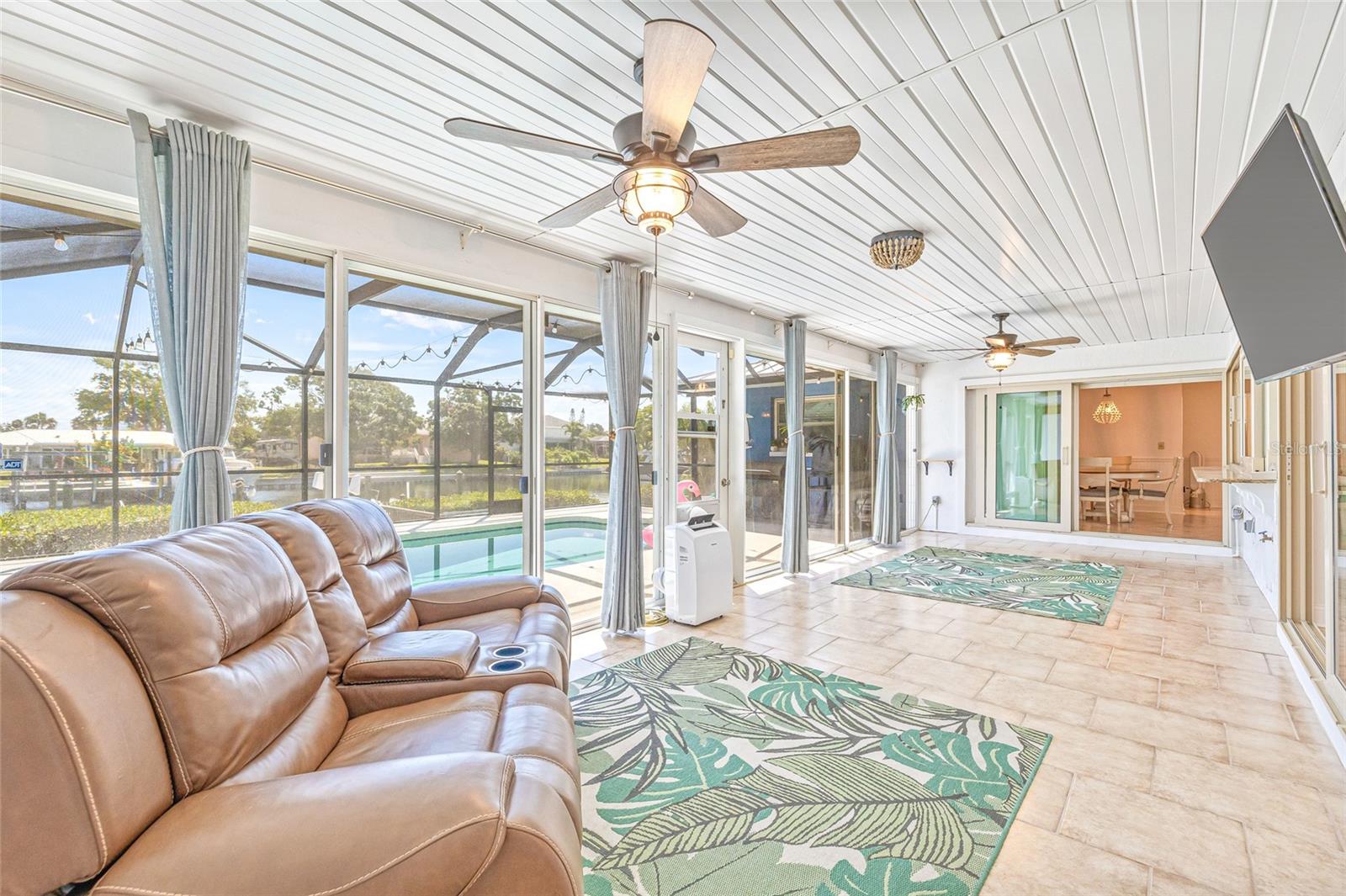 Listing photo id 26 for 731 Flamingo Drive
