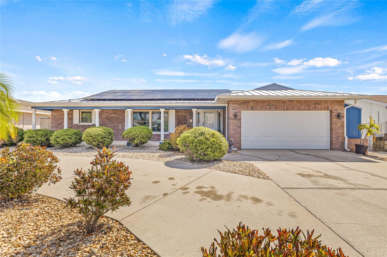 Listing photo id 1 for 731 Flamingo Drive