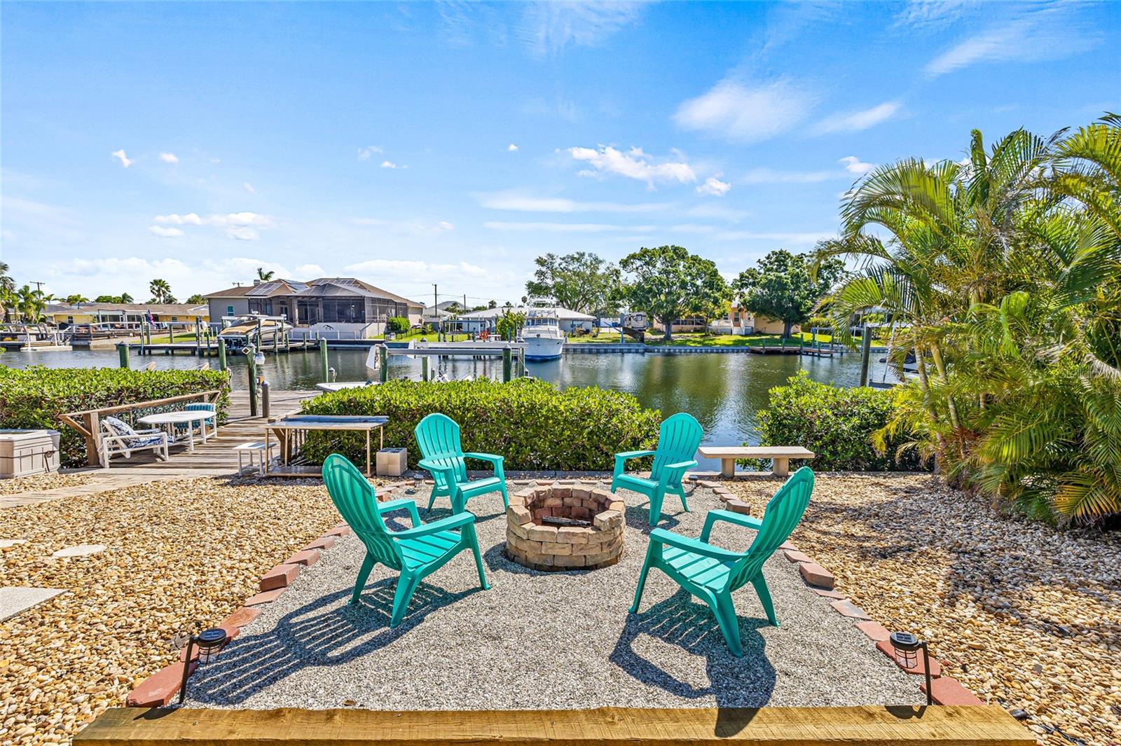 Listing photo id 32 for 731 Flamingo Drive