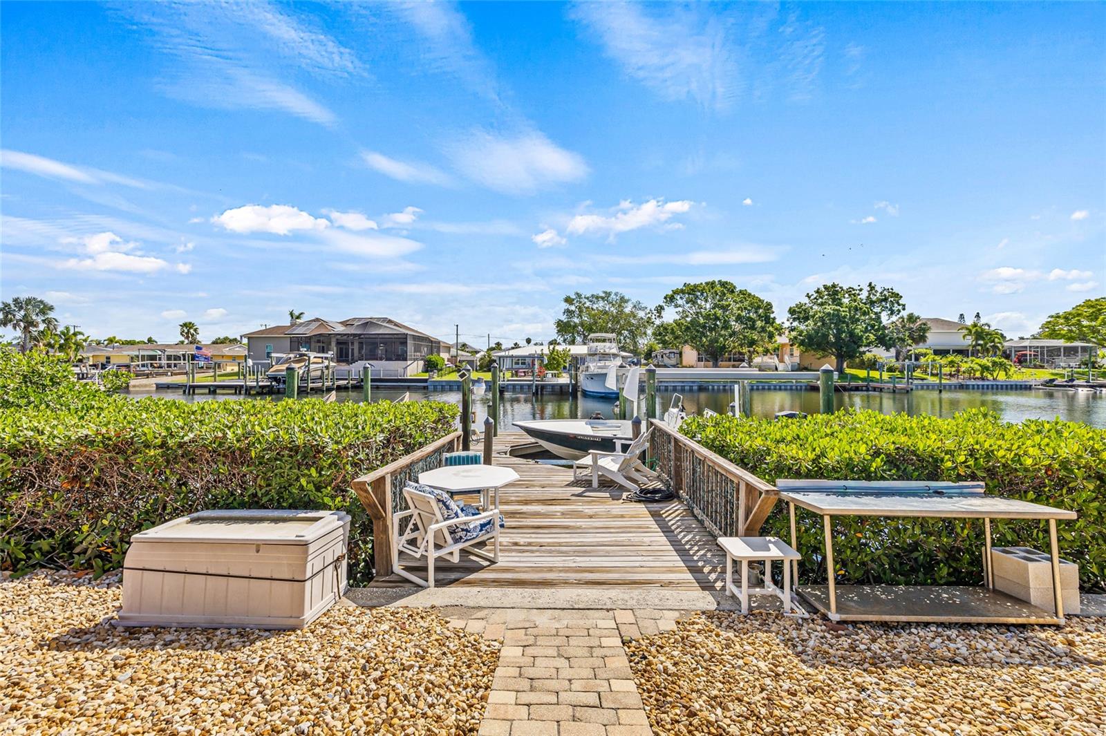 Listing photo id 33 for 731 Flamingo Drive
