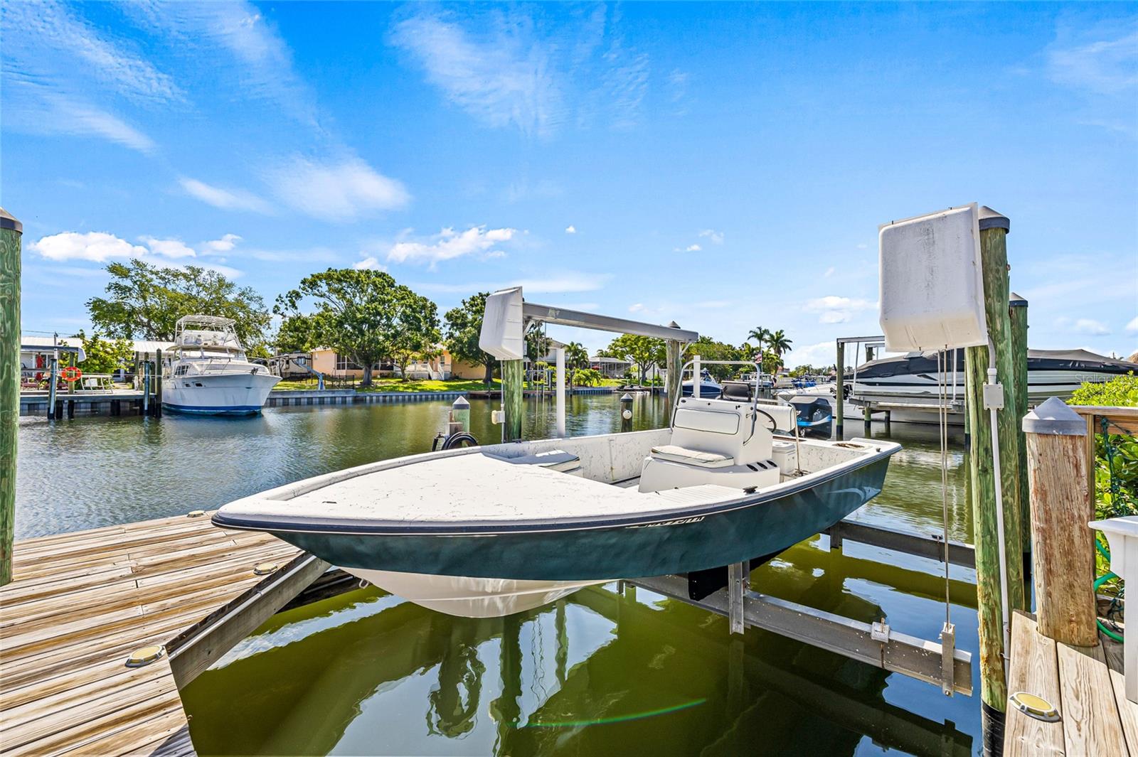 Listing photo id 34 for 731 Flamingo Drive