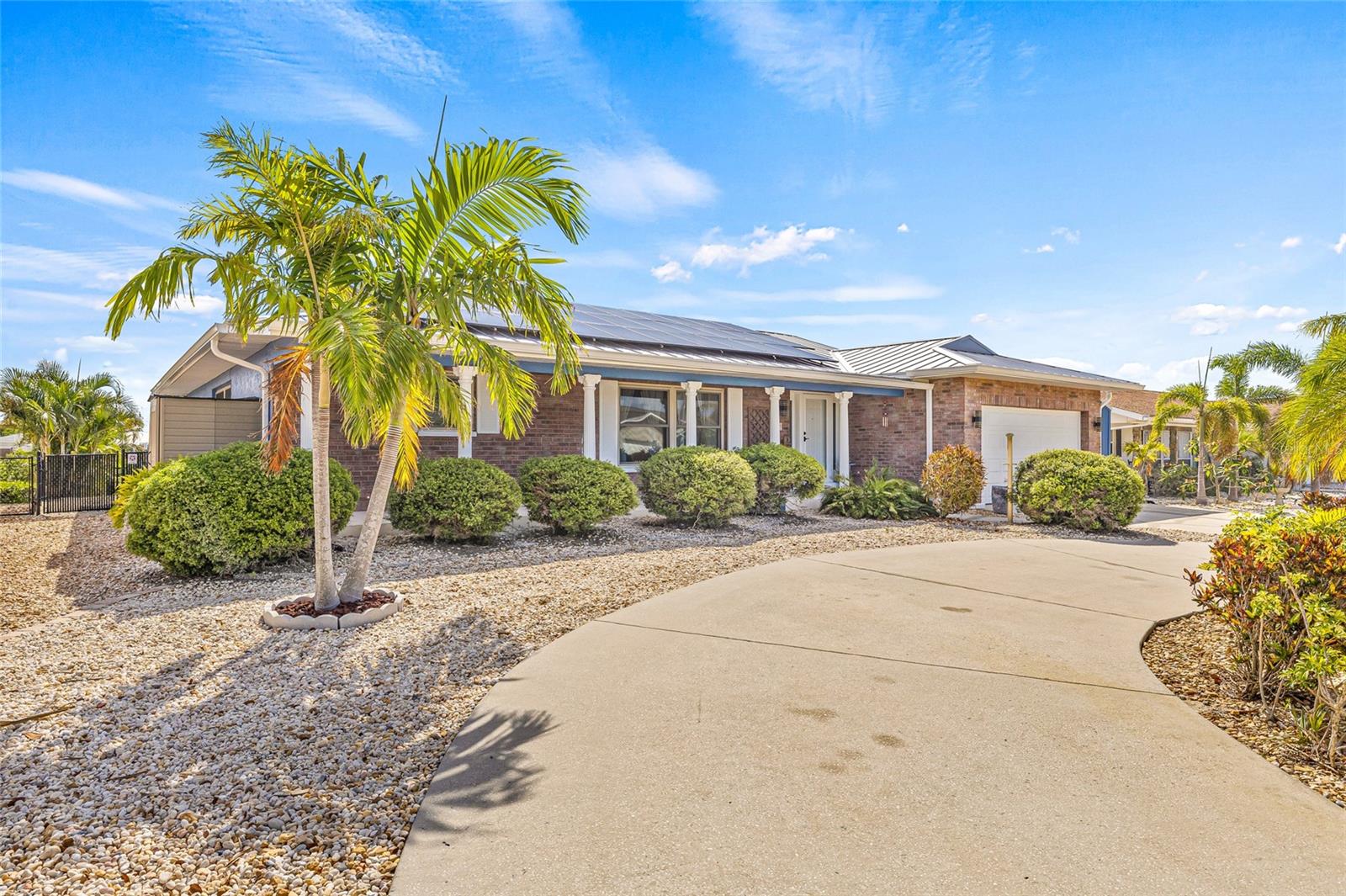 Listing photo id 3 for 731 Flamingo Drive