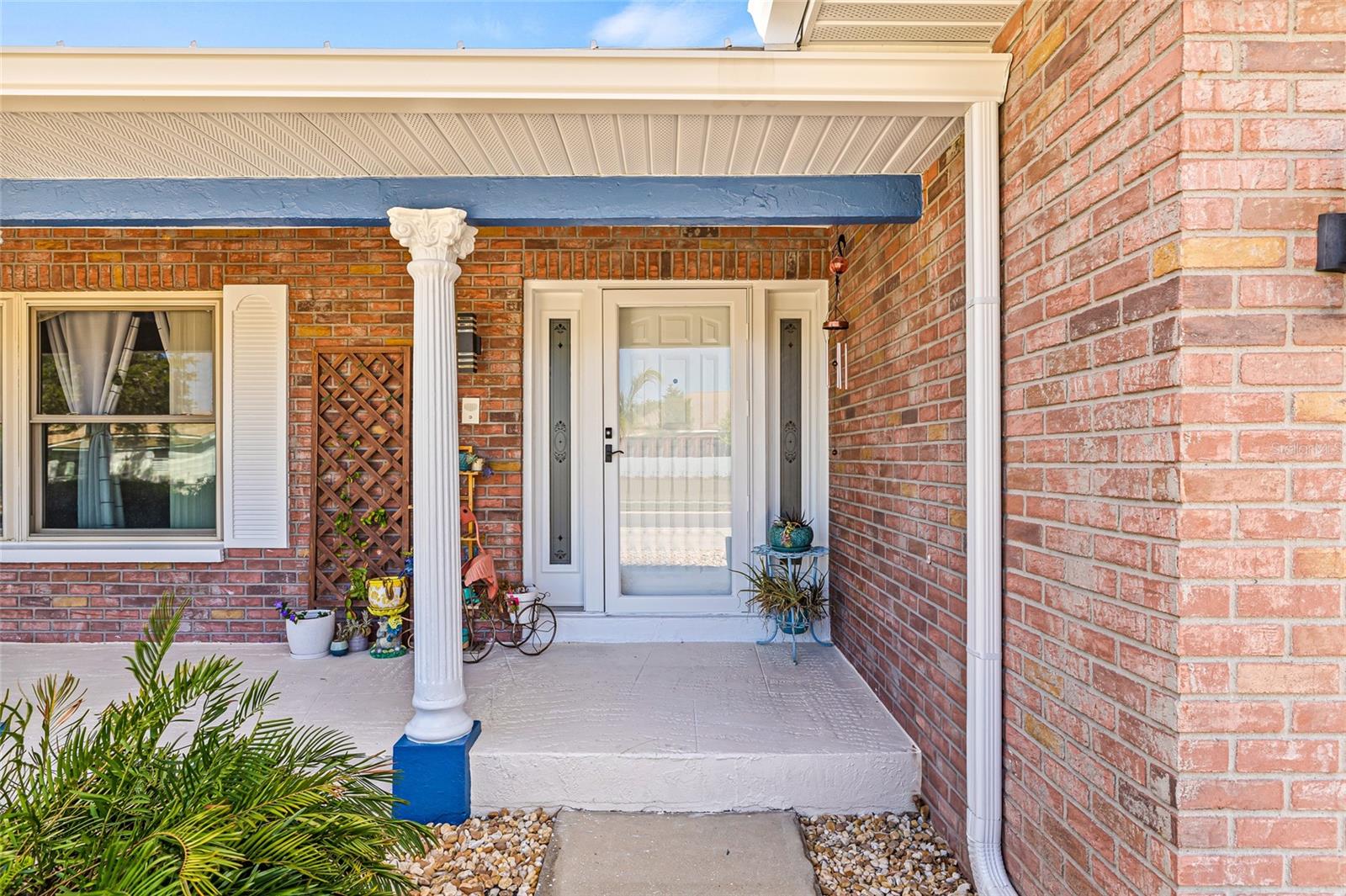 Listing photo id 4 for 731 Flamingo Drive