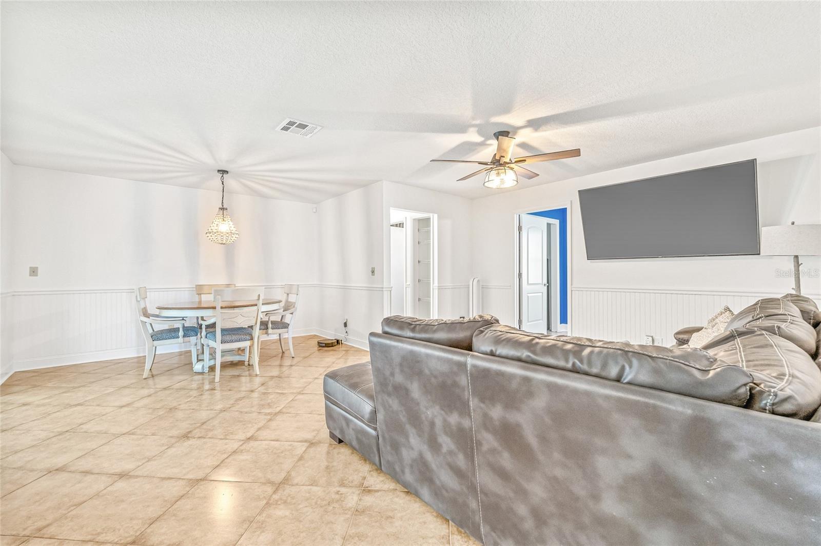Listing photo id 7 for 731 Flamingo Drive