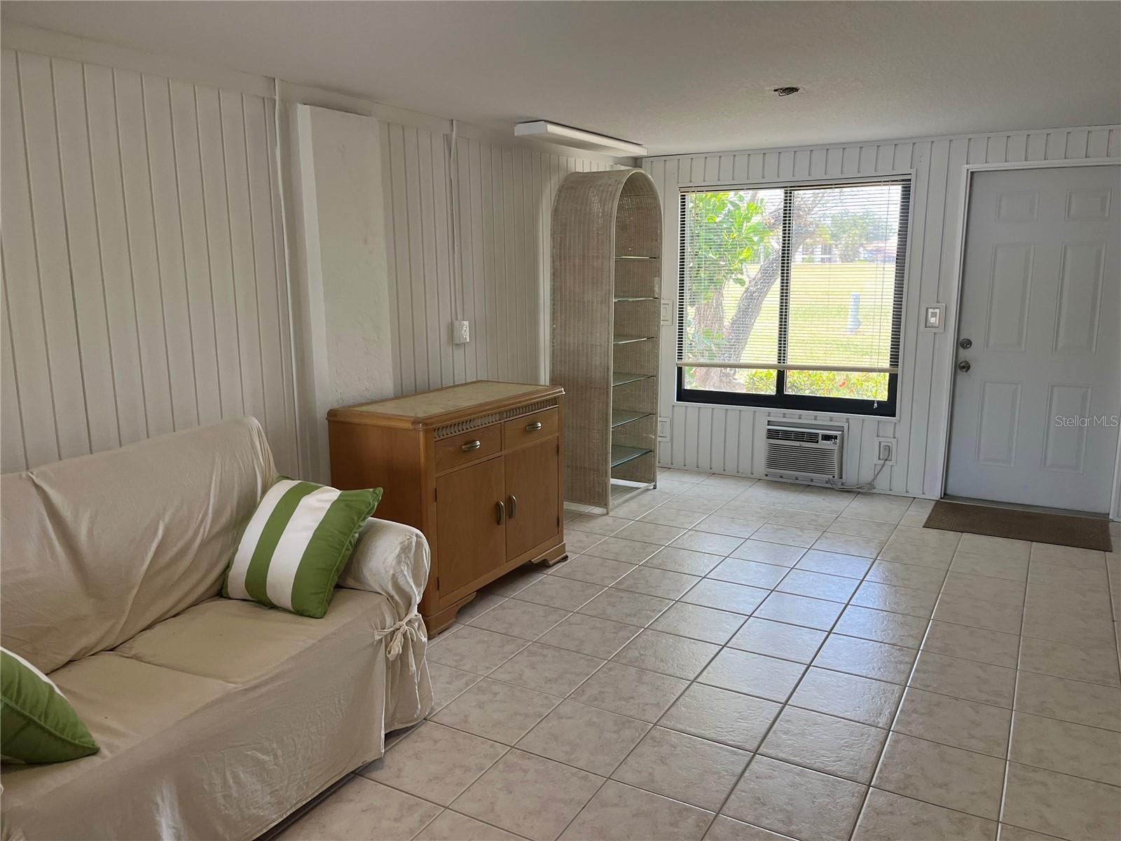 Image 4 of 25 For 706 White Pine Tree Road 74