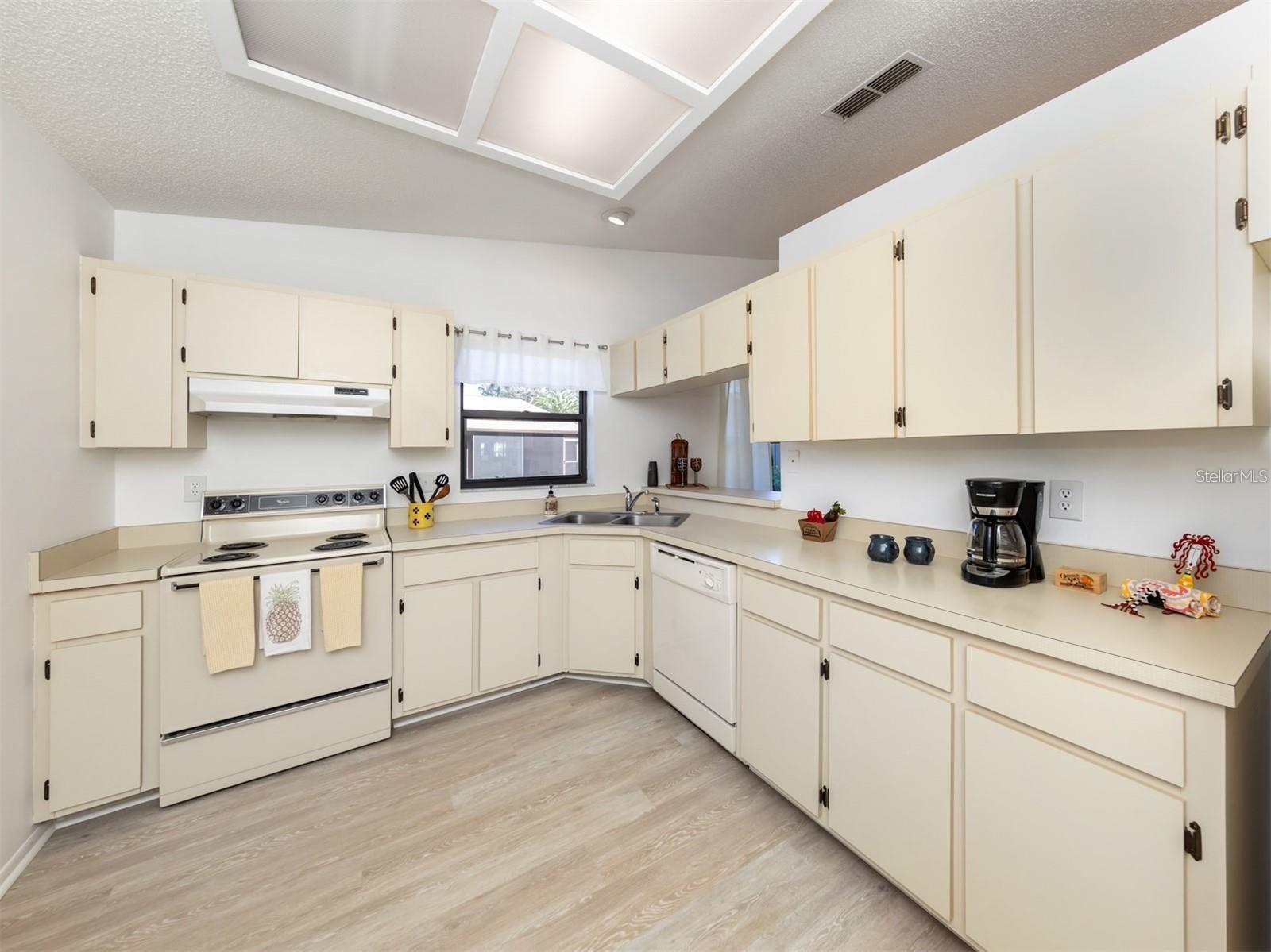 Image 3 of 36 For 401 Curry Street 66