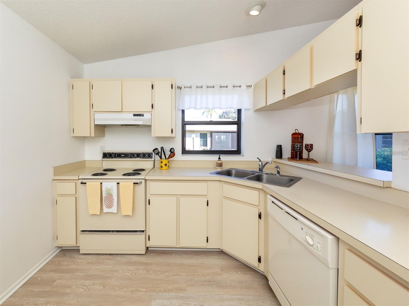 Image 6 of 36 For 401 Curry Street 66