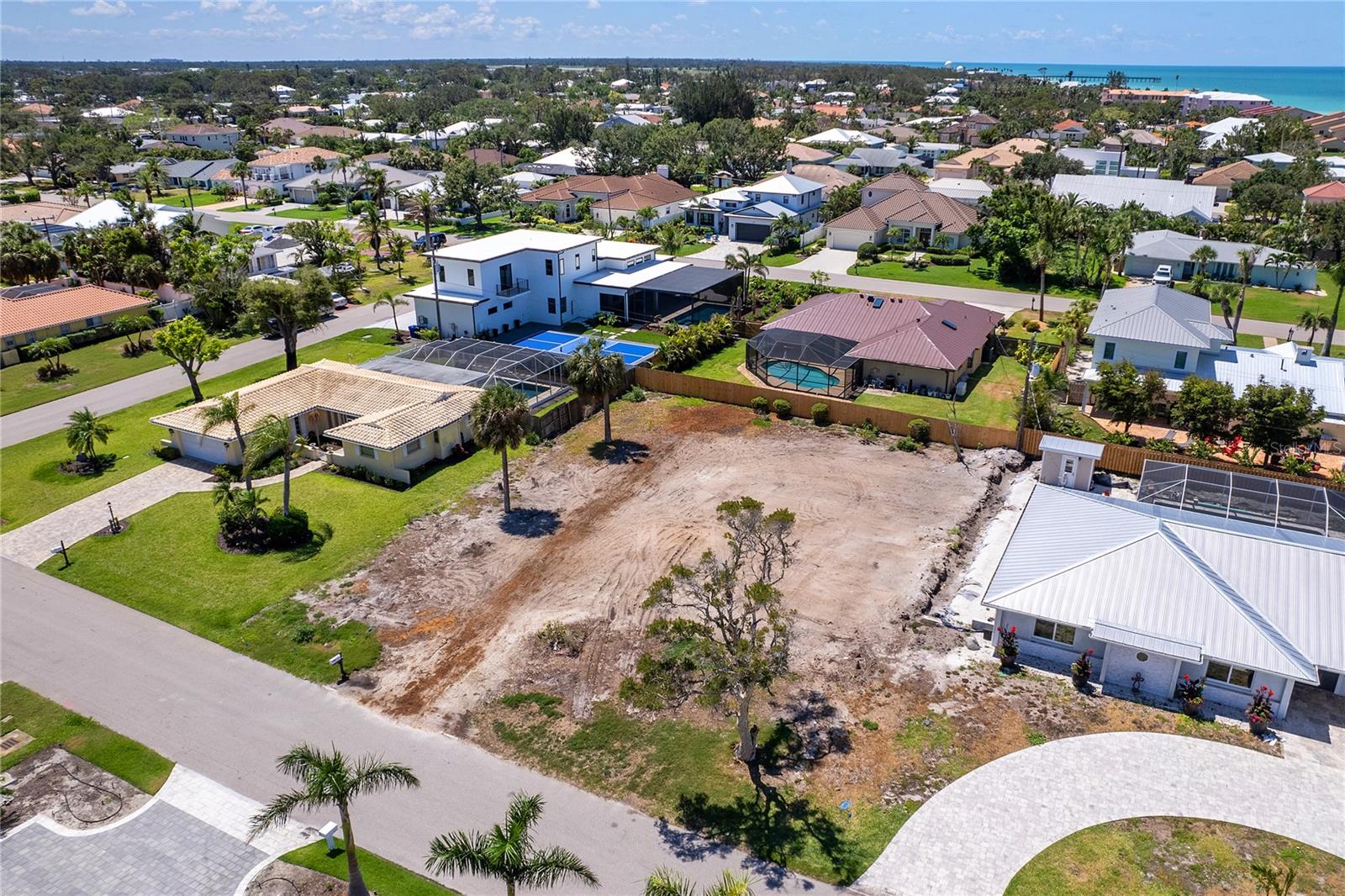 Image 3 of 27 For 505 Everglades Drive 2