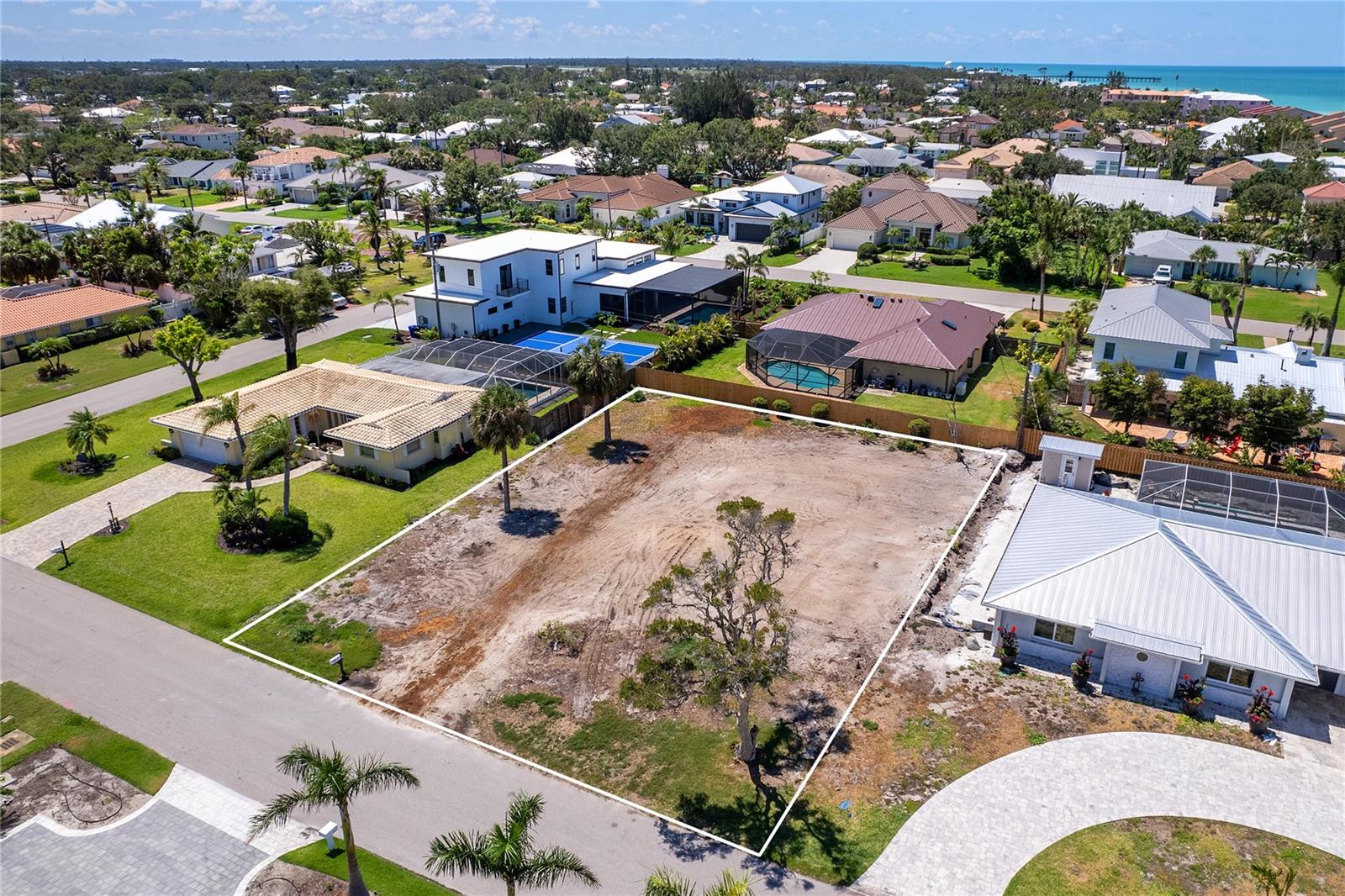 Image 4 of 27 For 505 Everglades Drive 2