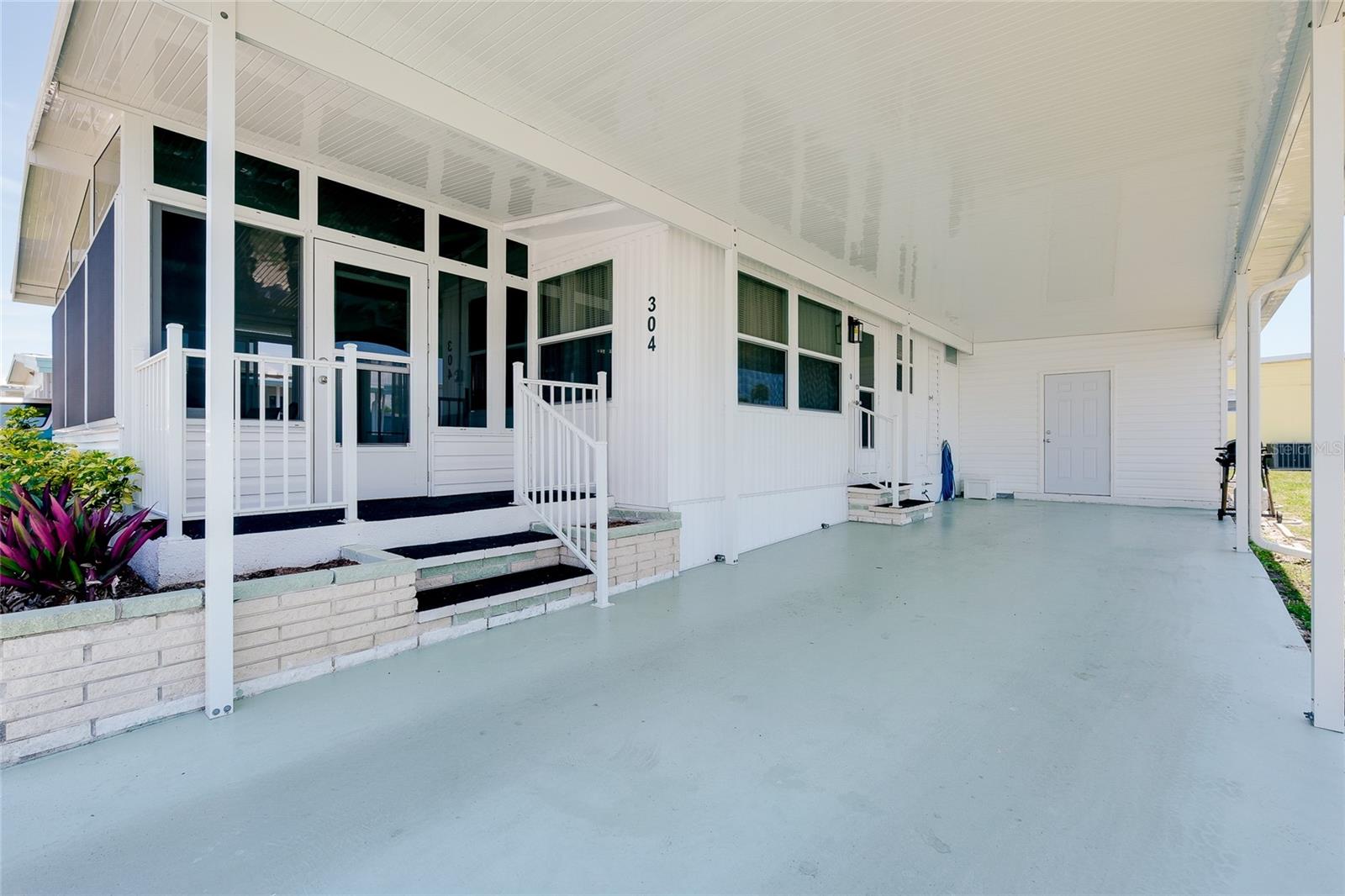 Image 2 of 42 For 304 Roma Road