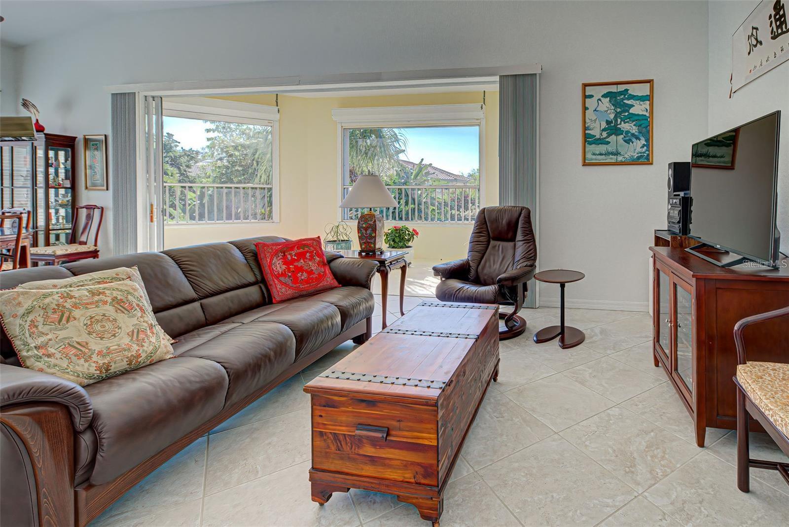 Image 18 of 47 For 212 Triano Circle 212
