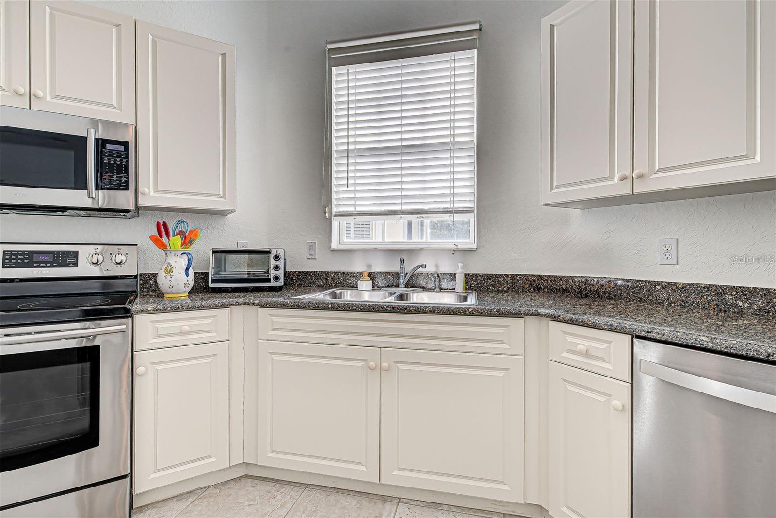 Image 20 of 47 For 212 Triano Circle 212