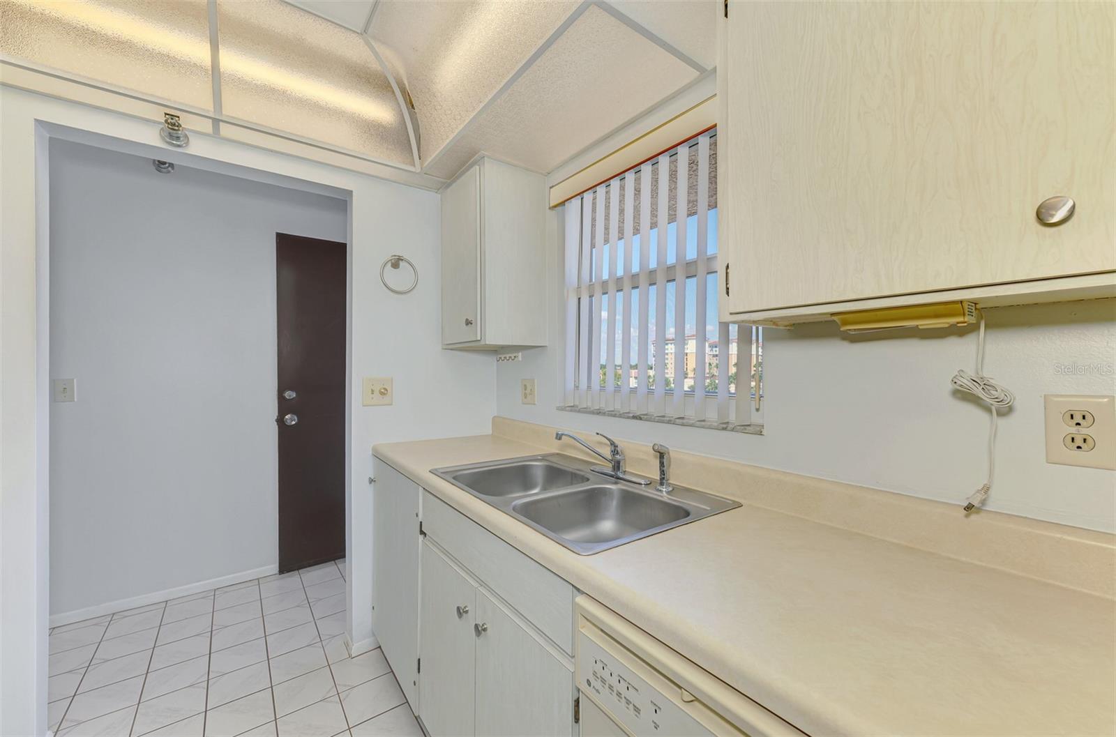 Image 23 of 45 For 232 Saint Augustine Avenue 505