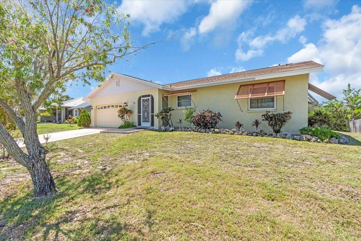 Image 4 of 39 For 2618 Titania Road