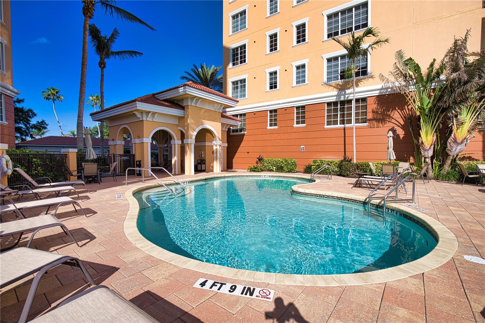 Image 34 of 39 For 147 Tampa Avenue E 202