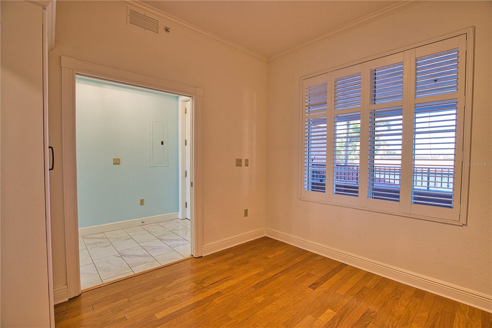 Image 7 of 39 For 147 Tampa Avenue E 202
