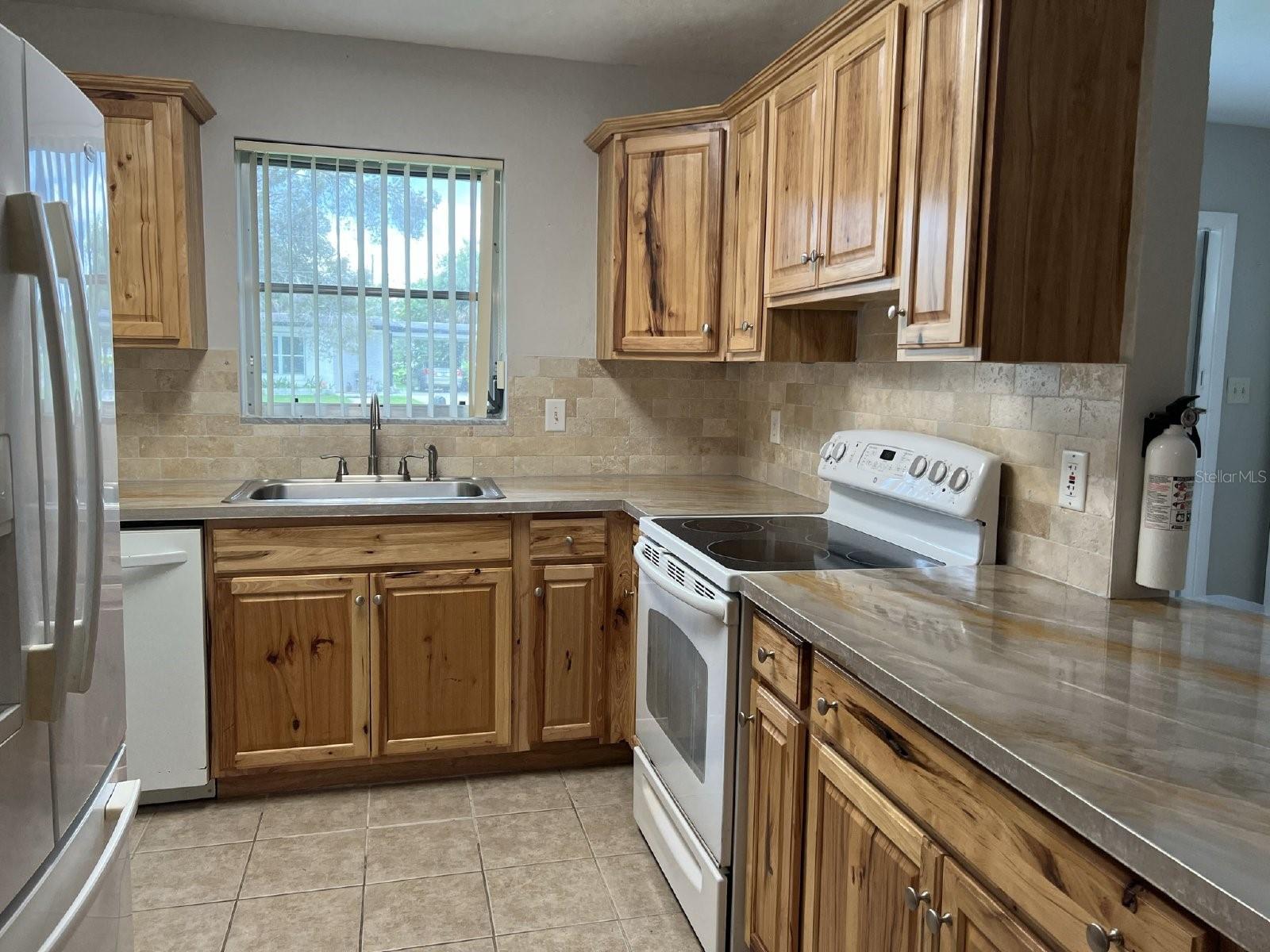 Image 5 of 14 For 7903 Hyde Park Avenue