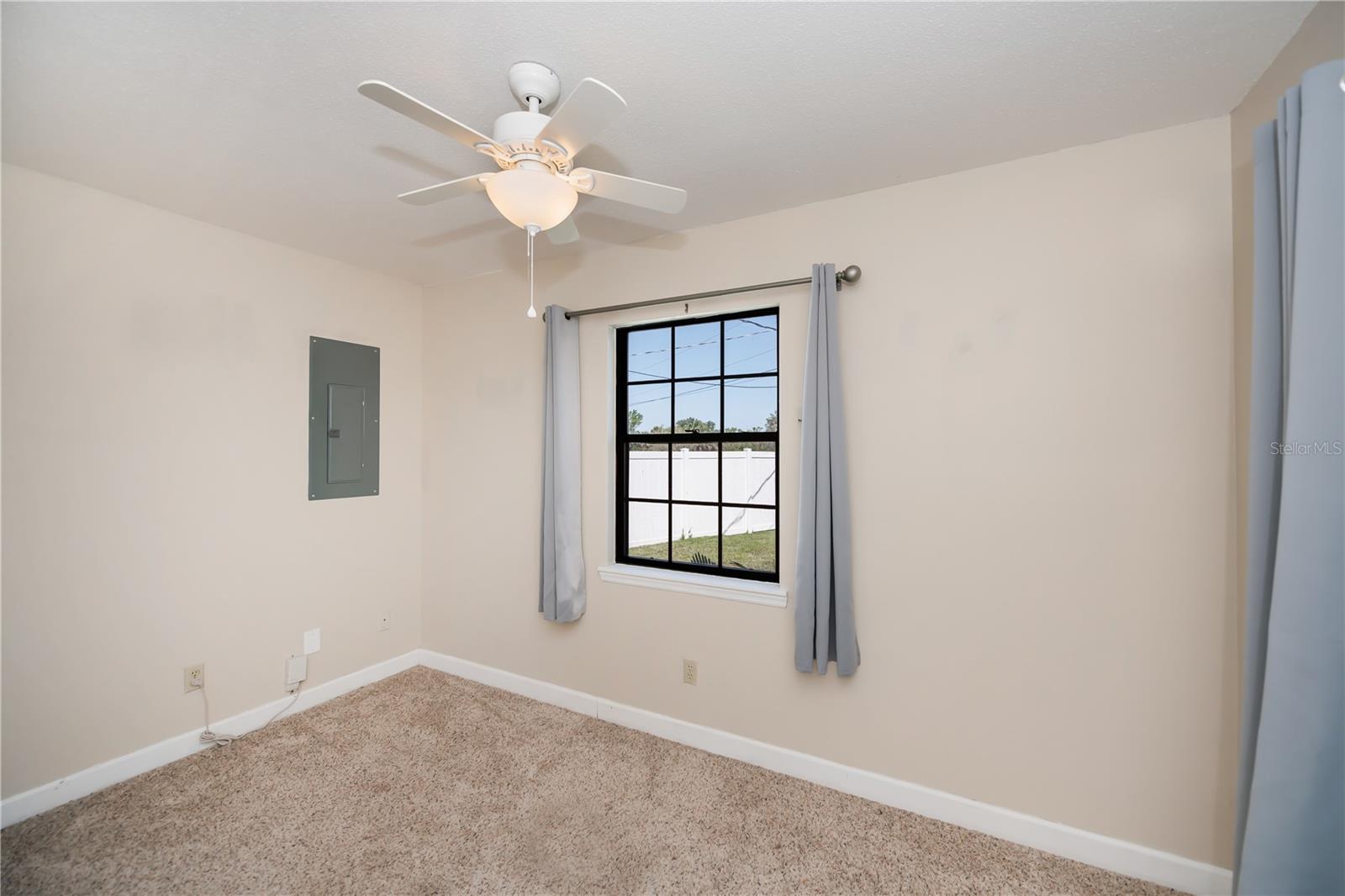Image 15 of 80 For 552 Bellaire Drive