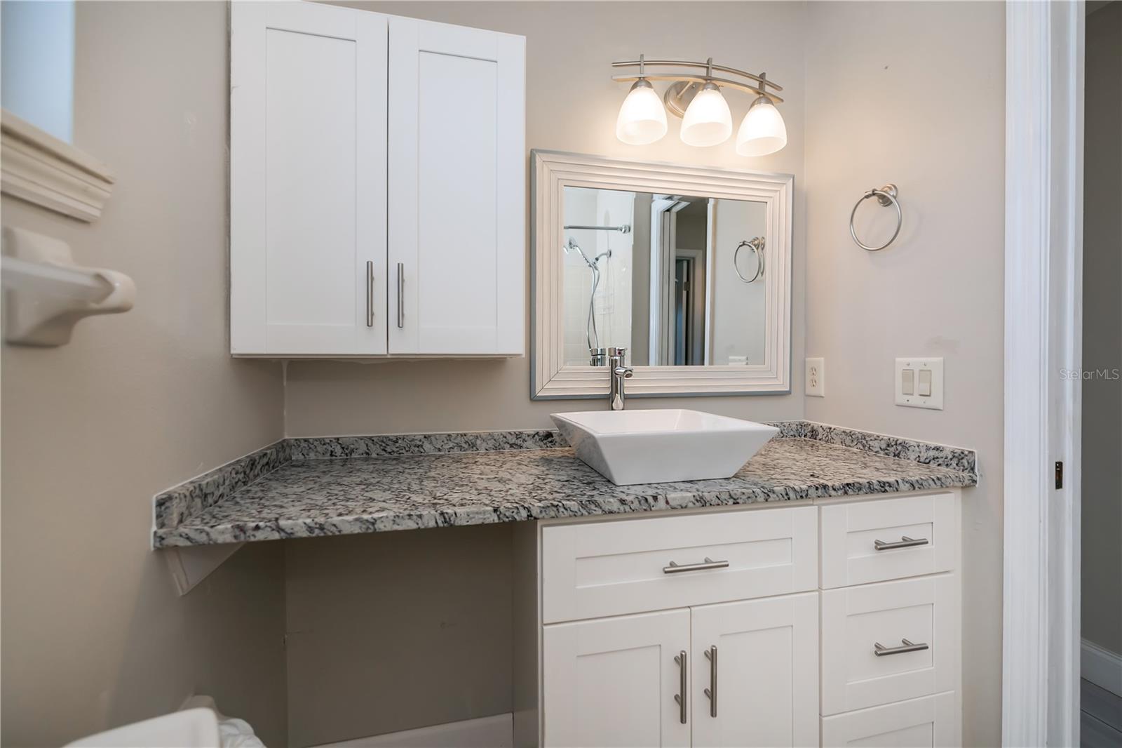 Image 18 of 80 For 552 Bellaire Drive