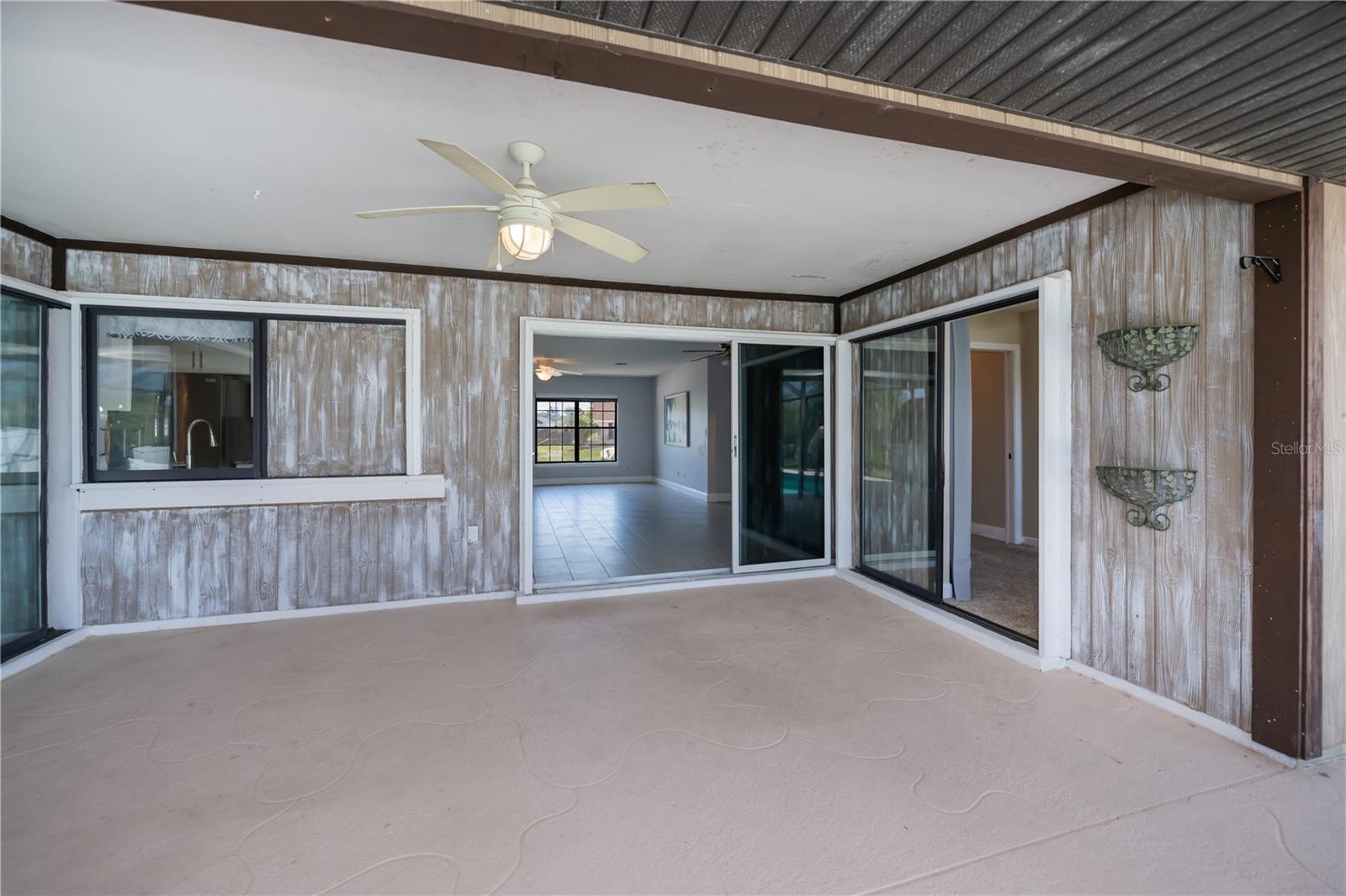 Image 28 of 80 For 552 Bellaire Drive