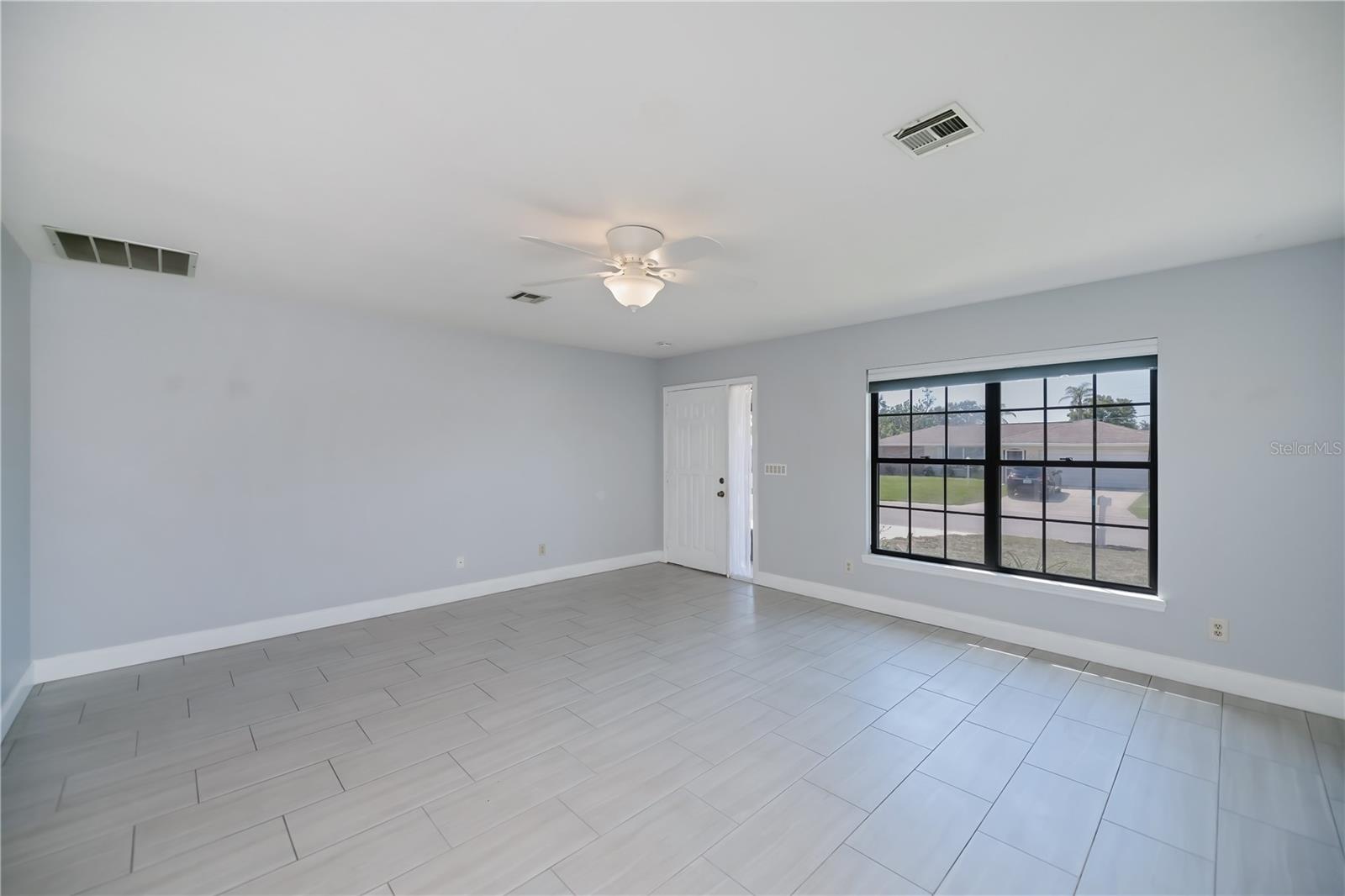 Image 7 of 80 For 552 Bellaire Drive
