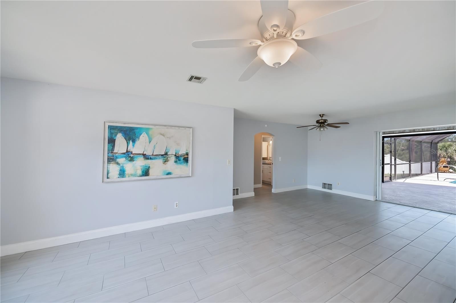 Image 9 of 80 For 552 Bellaire Drive