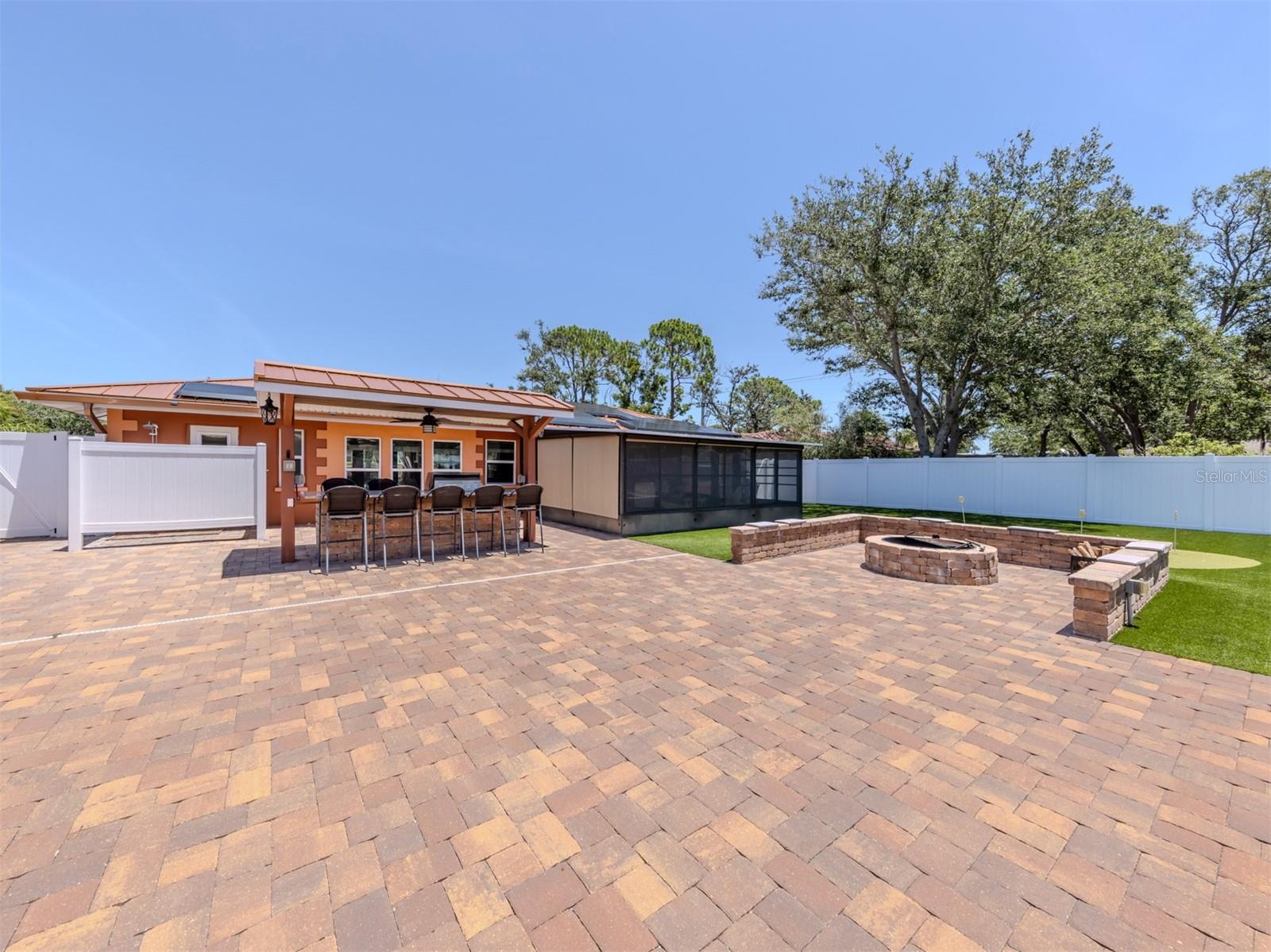 Image 15 of 67 For 409 Armada Road S