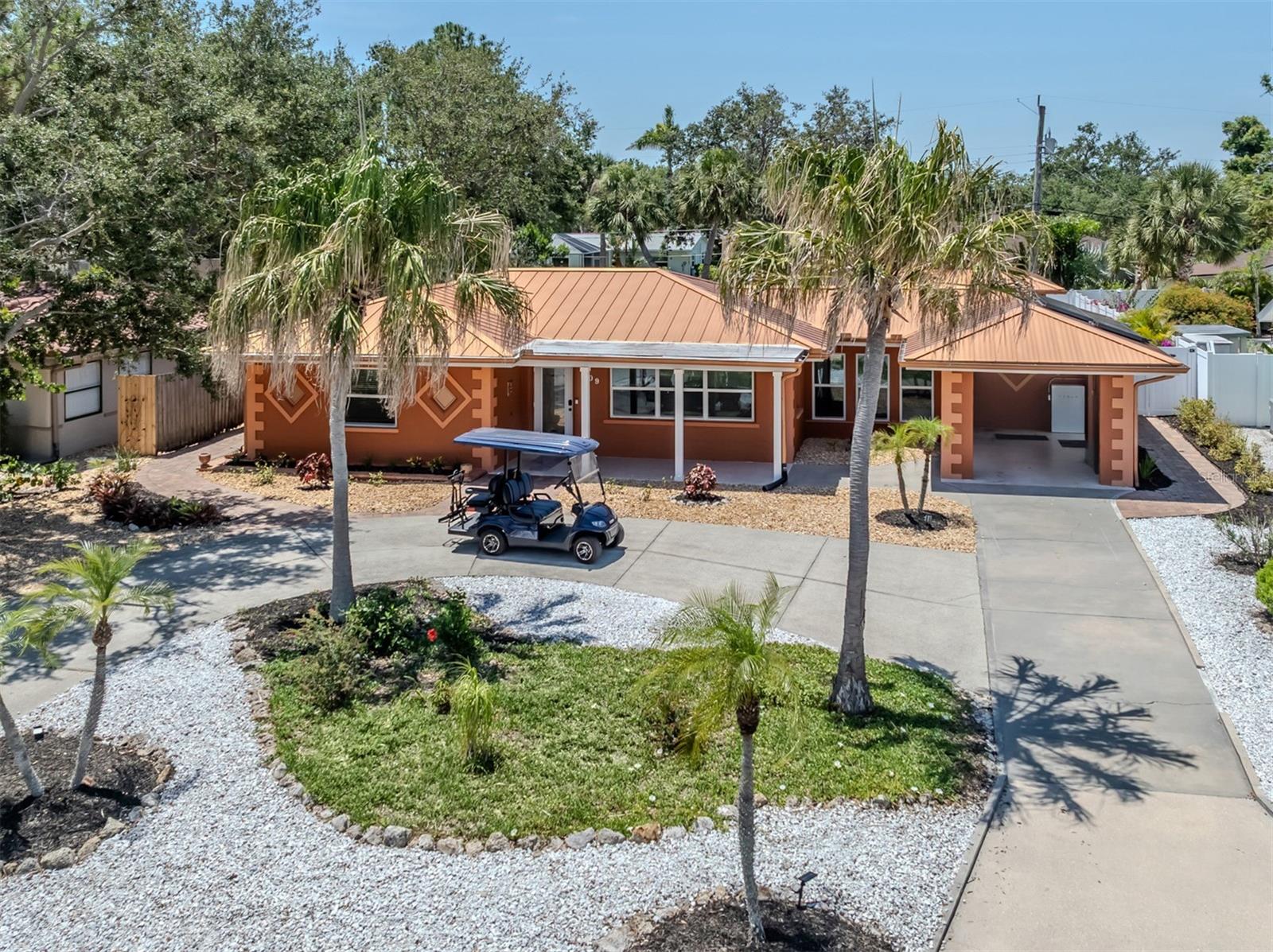 Image 2 of 67 For 409 Armada Road S