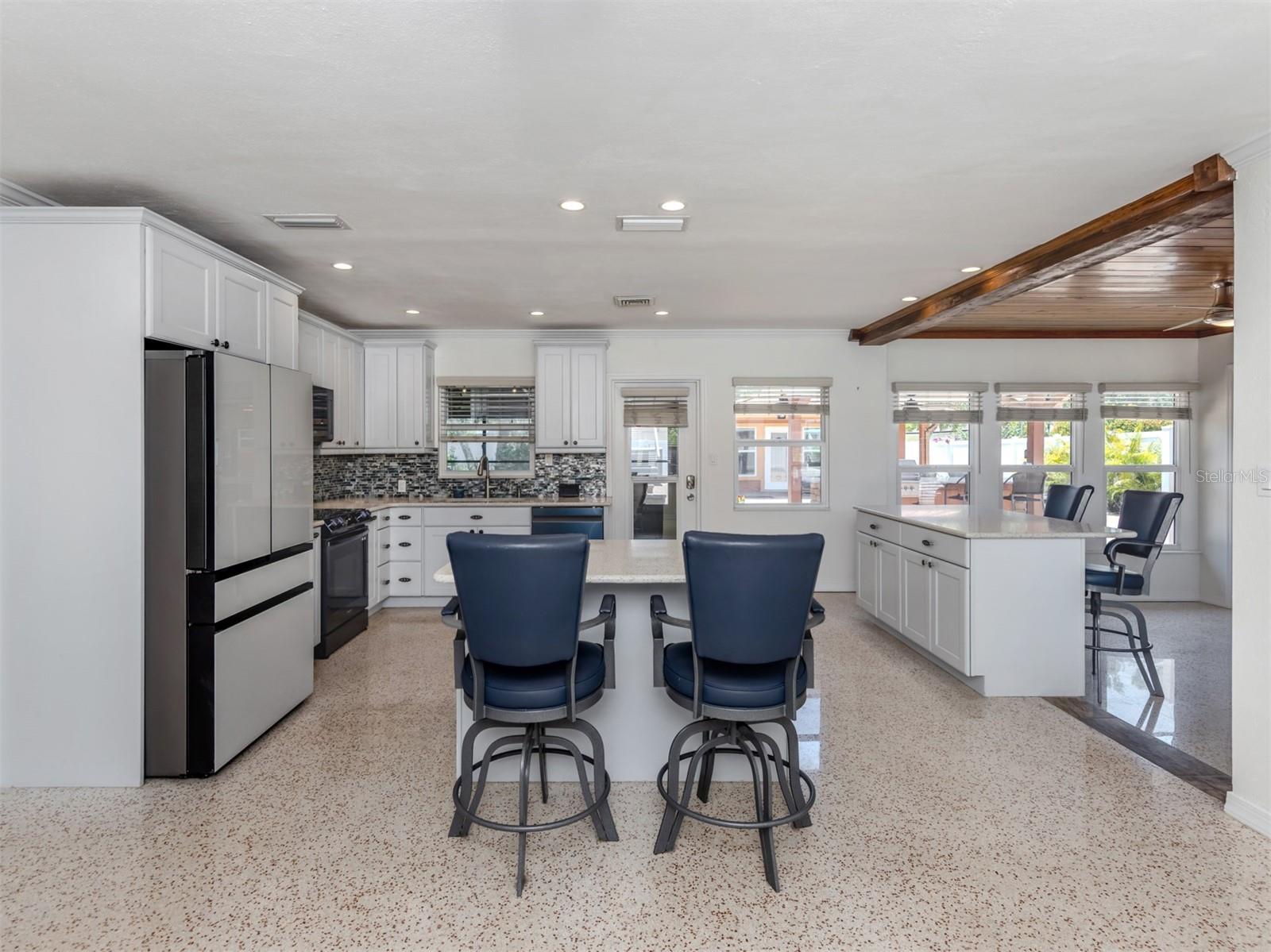 Image 21 of 67 For 409 Armada Road S