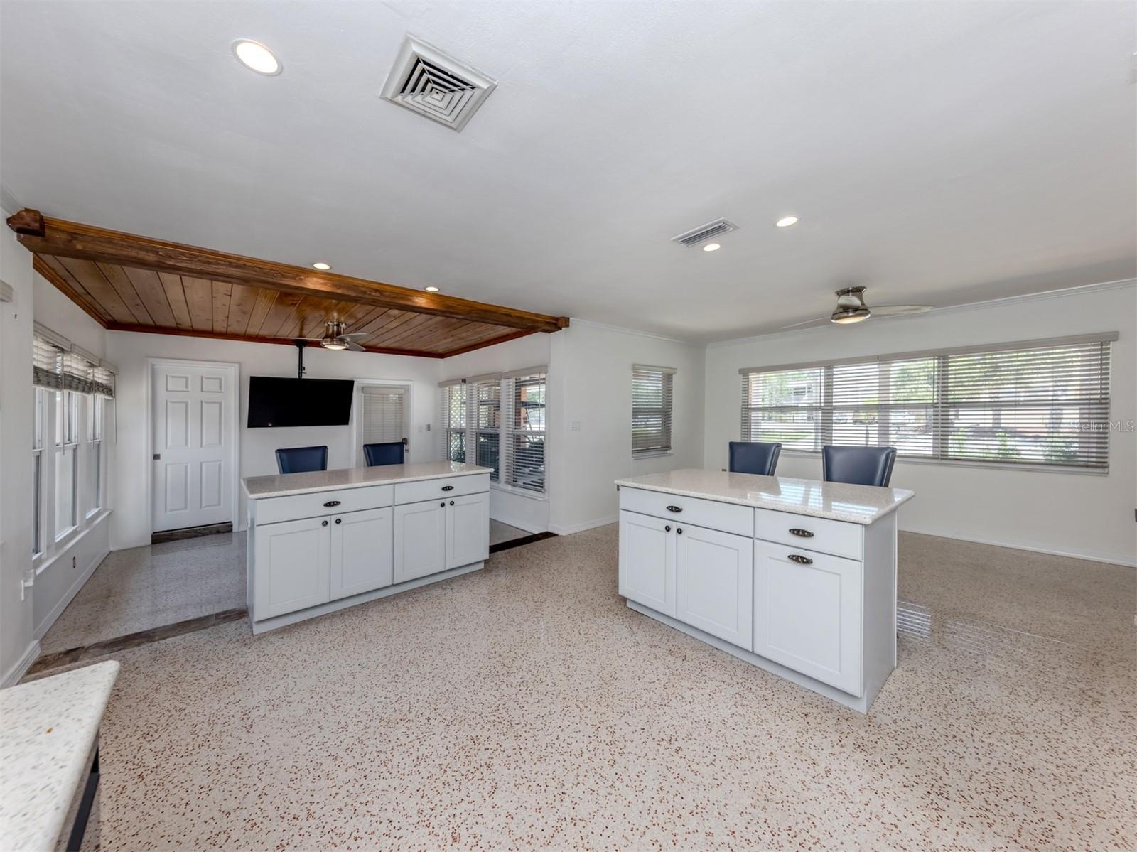 Image 23 of 67 For 409 Armada Road S