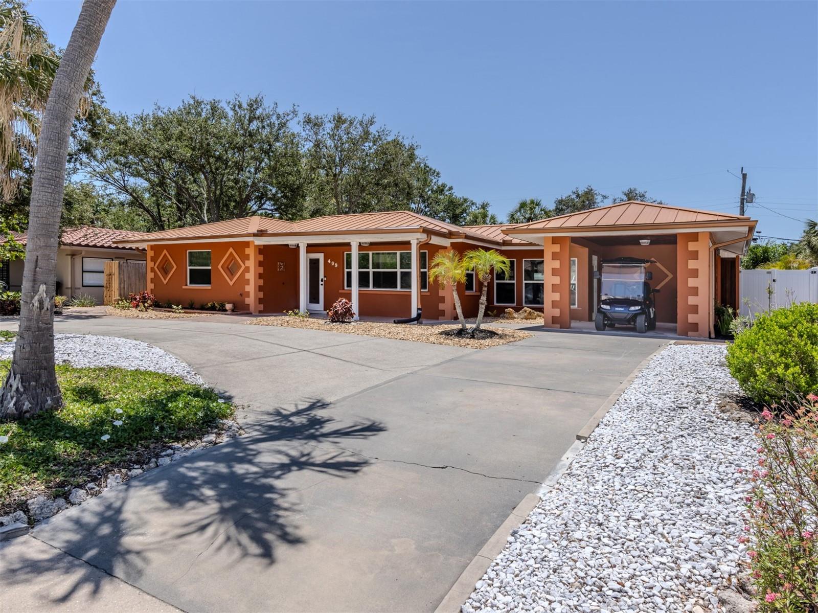 Image 3 of 67 For 409 Armada Road S
