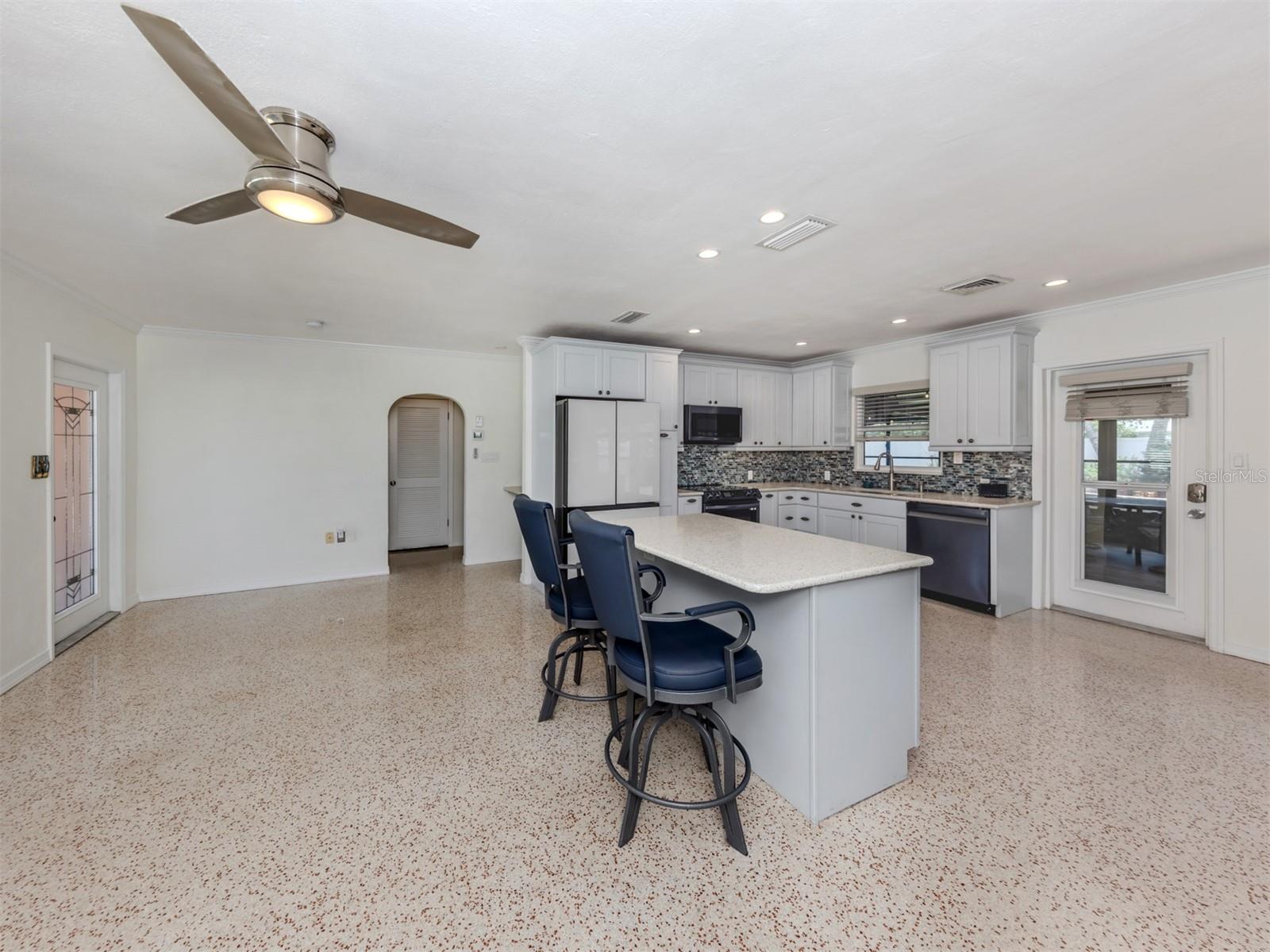 Image 31 of 67 For 409 Armada Road S