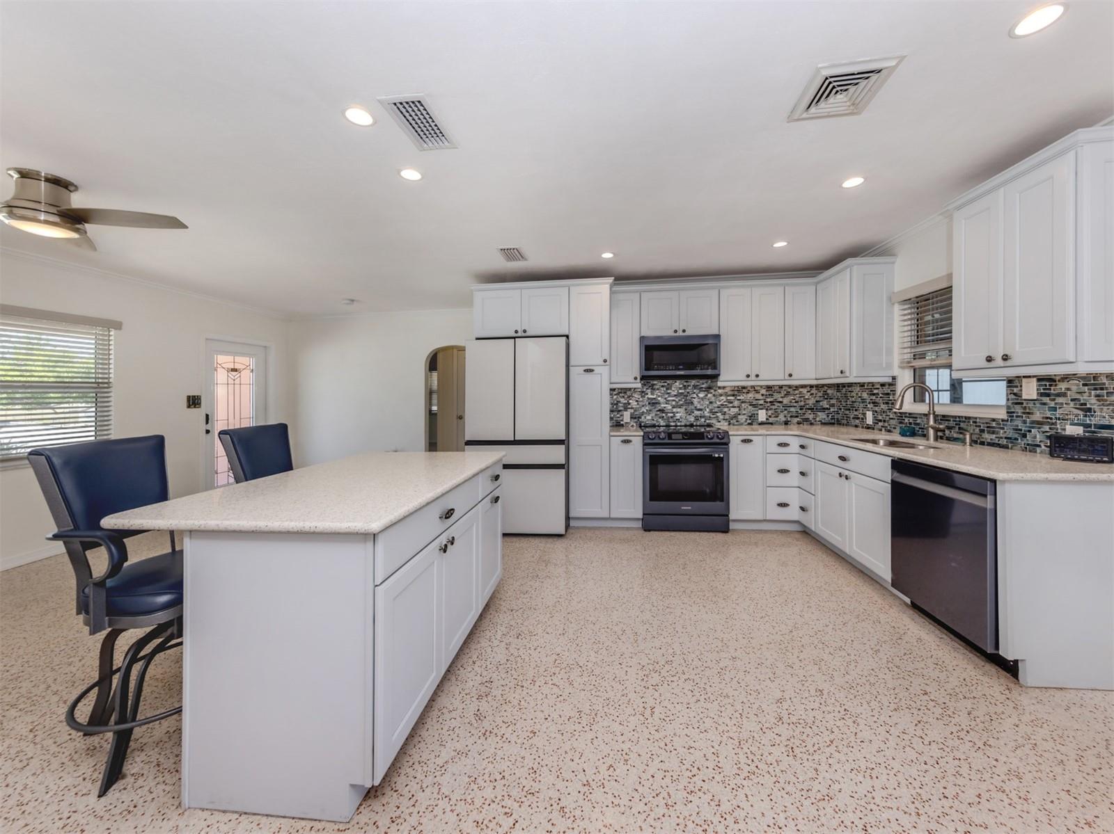 Image 32 of 67 For 409 Armada Road S