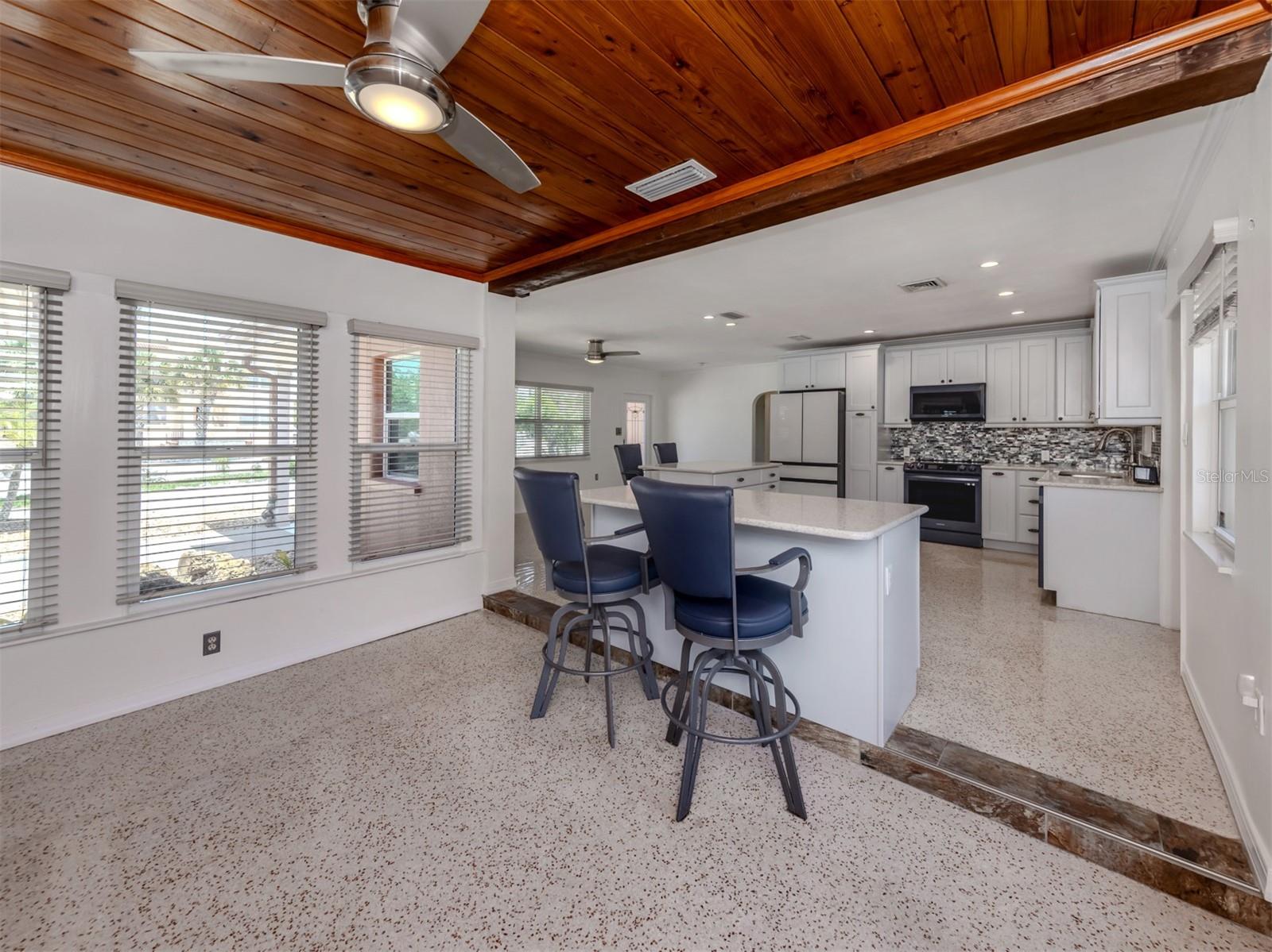 Image 33 of 67 For 409 Armada Road S