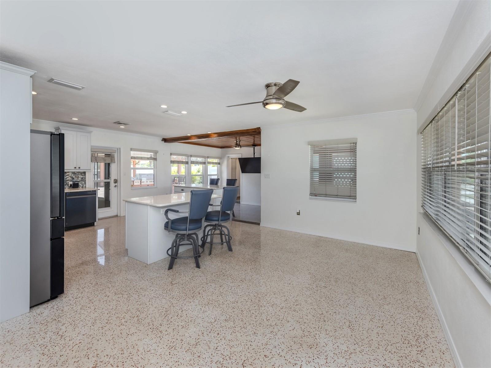 Image 34 of 67 For 409 Armada Road S