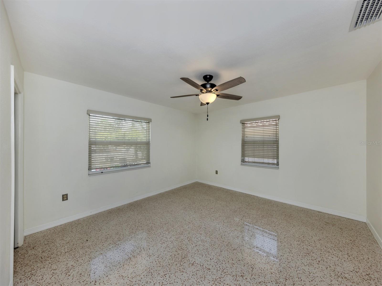 Image 35 of 67 For 409 Armada Road S