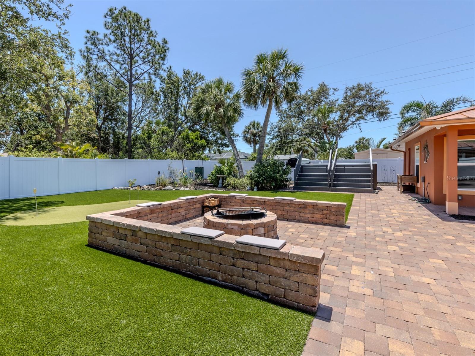 Image 9 of 67 For 409 Armada Road S