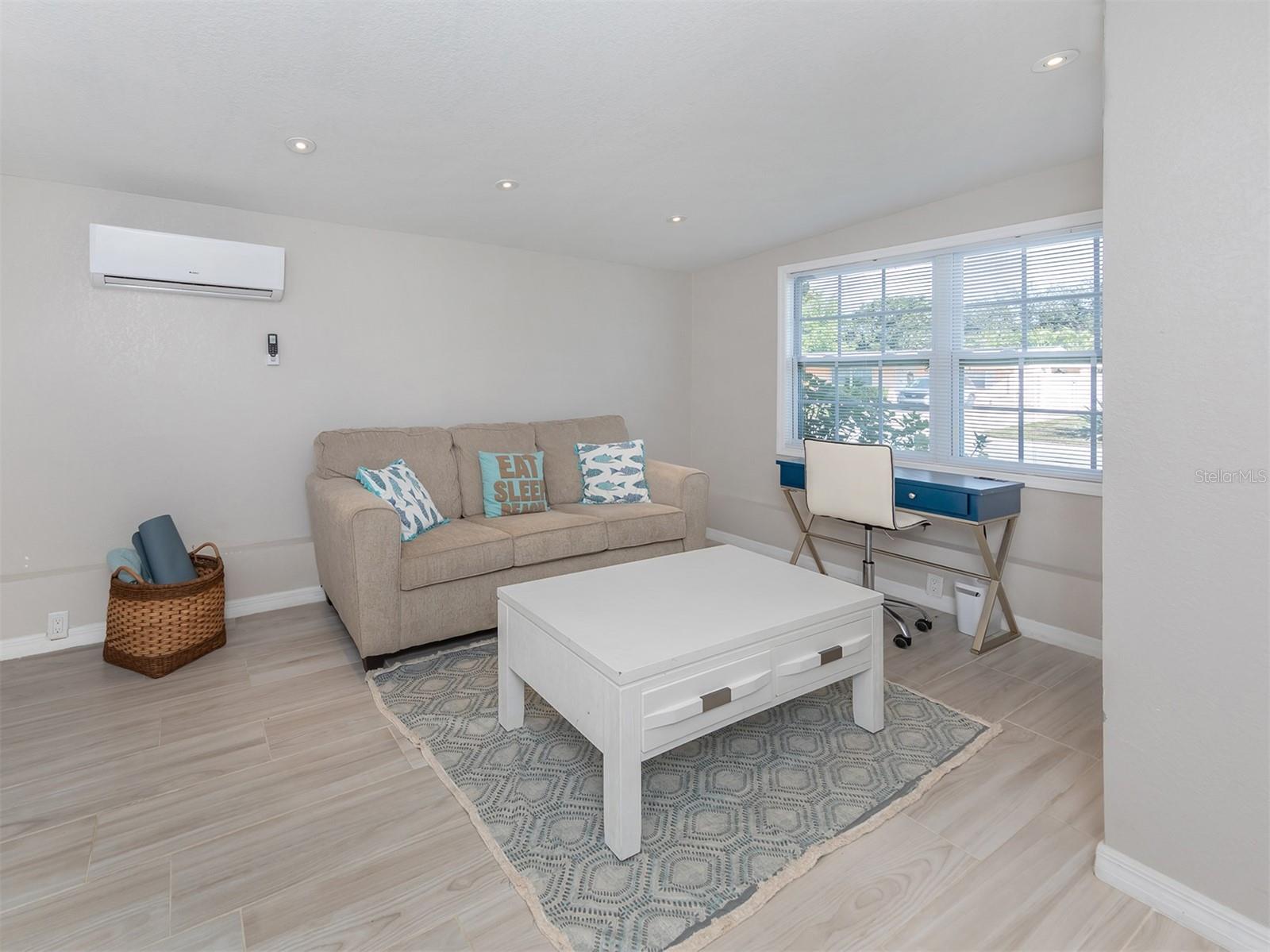 Image 11 of 55 For 161 Suntan Avenue