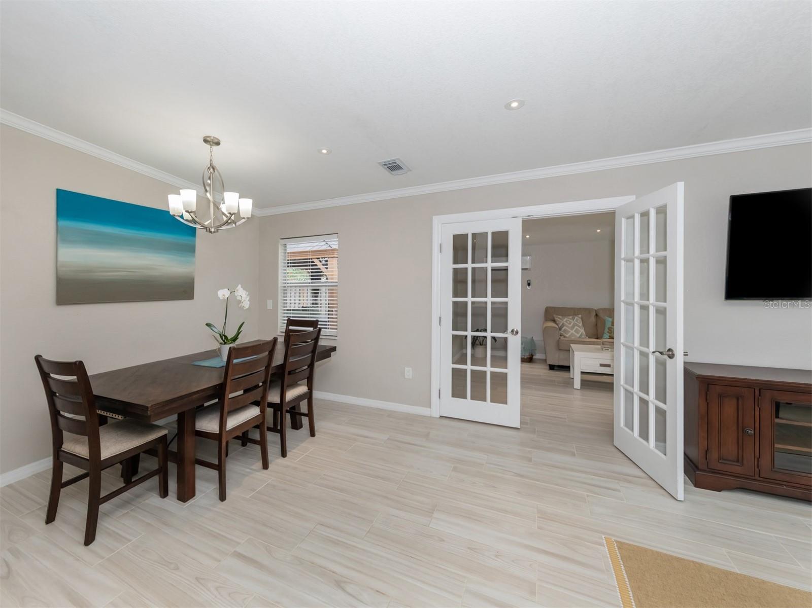 Image 12 of 55 For 161 Suntan Avenue