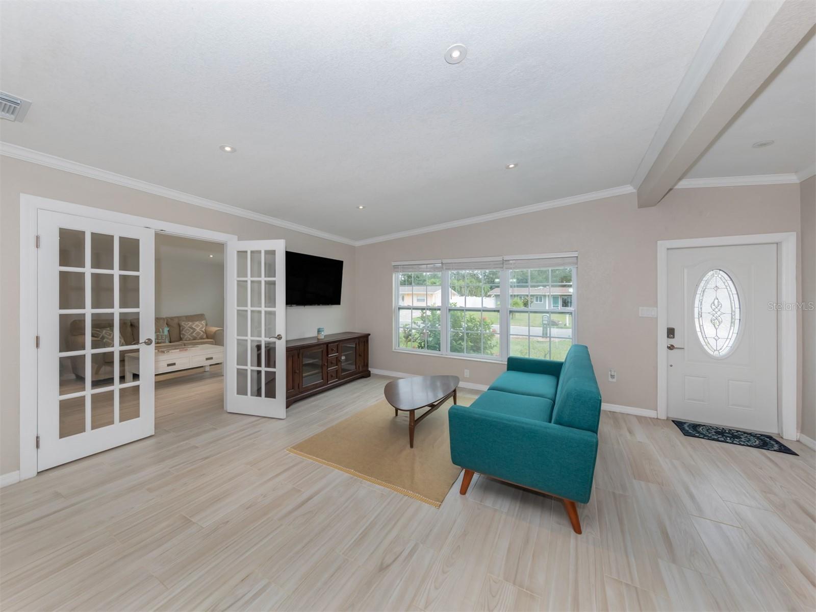 Image 15 of 55 For 161 Suntan Avenue