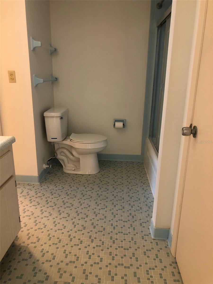 Image 13 of 18 For 512 Venice Avenue 205